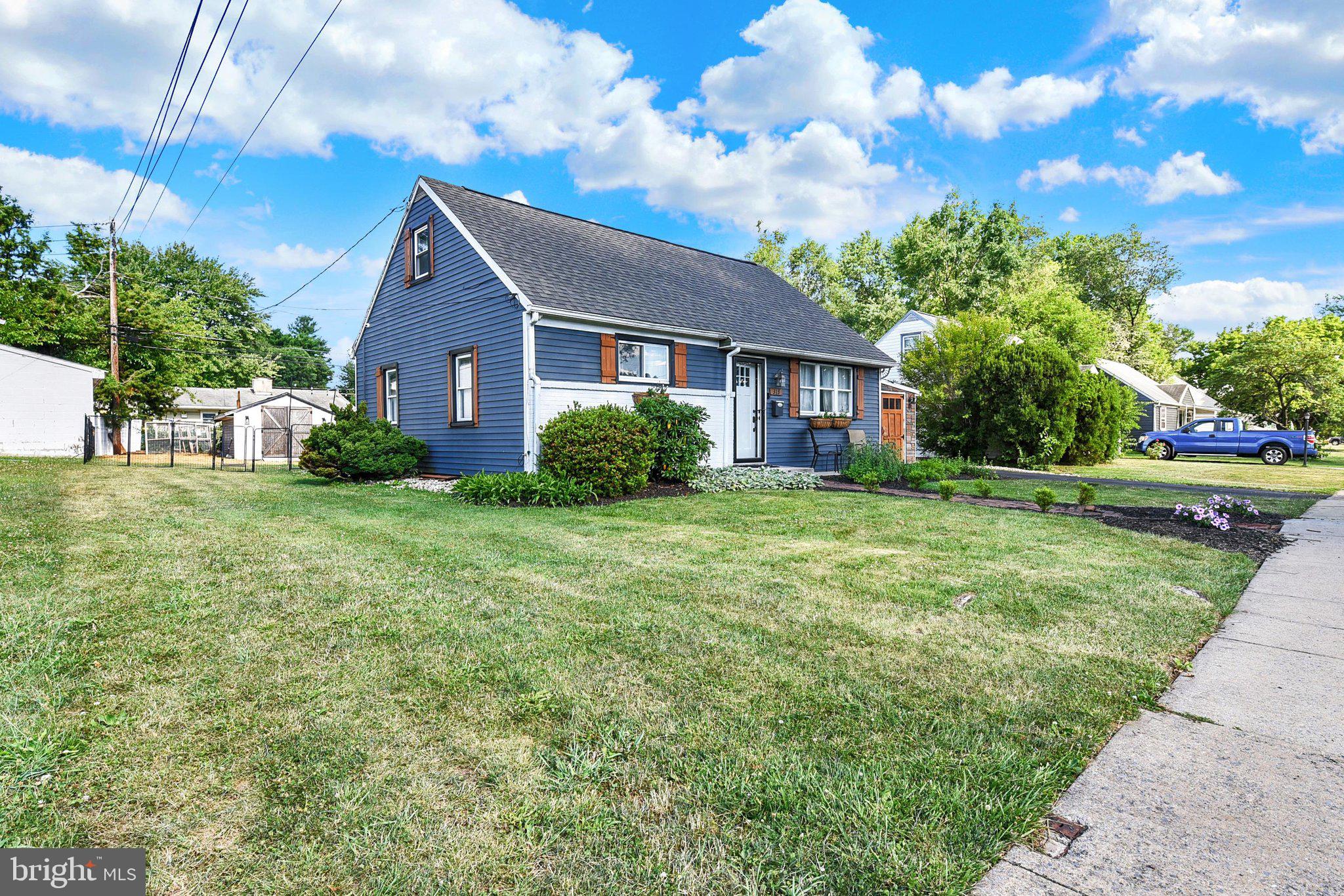 DELBROOK MANOR - Residential