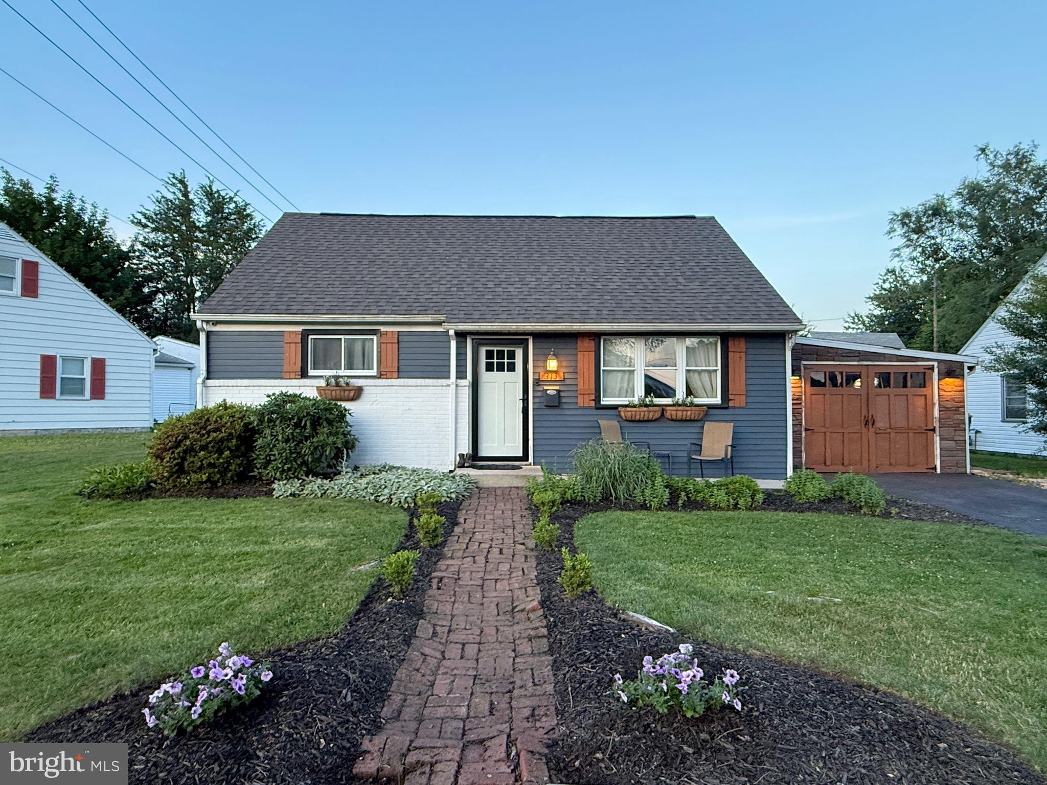 DELBROOK MANOR - Residential