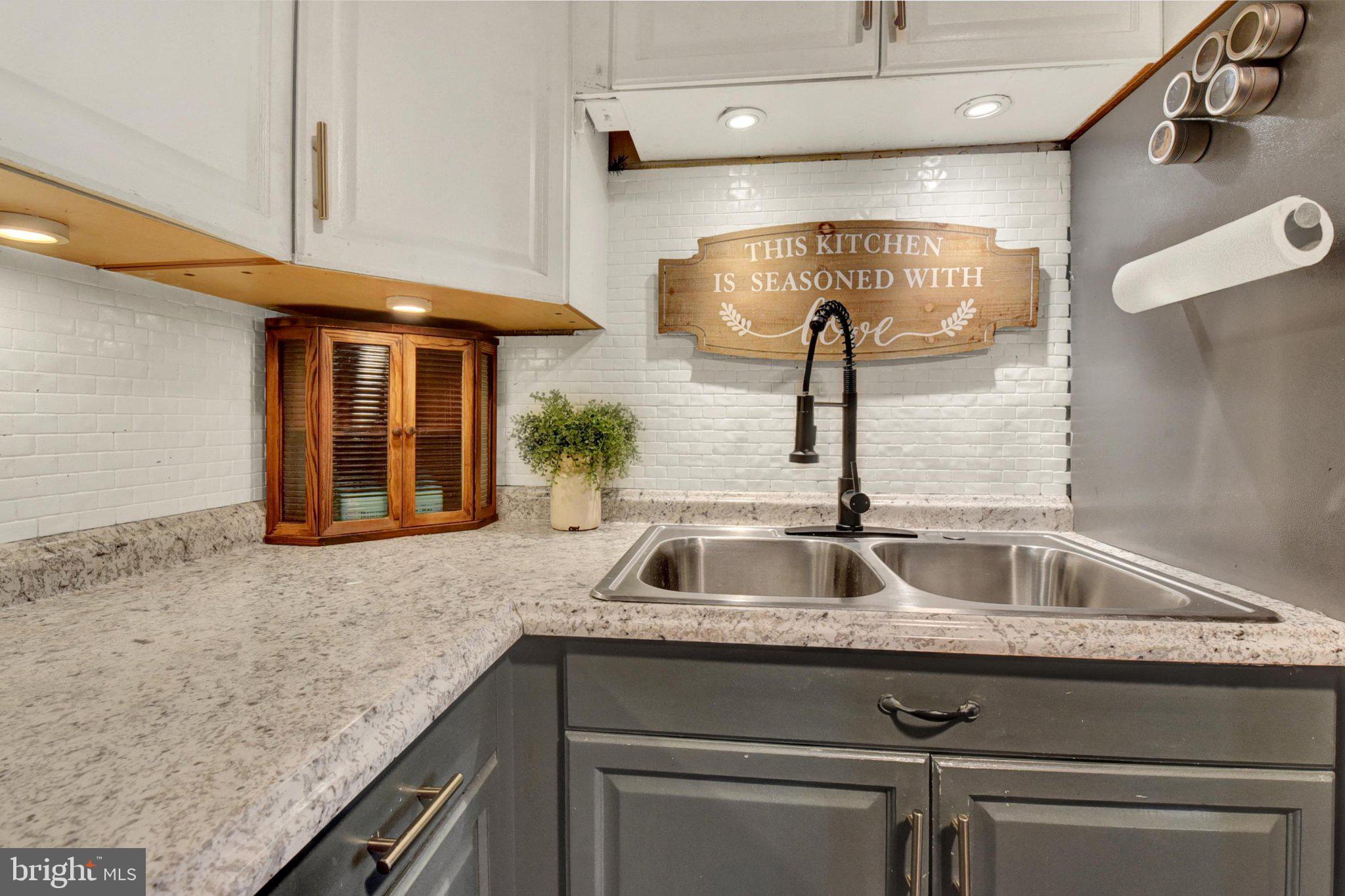 DELBROOK MANOR - Residential