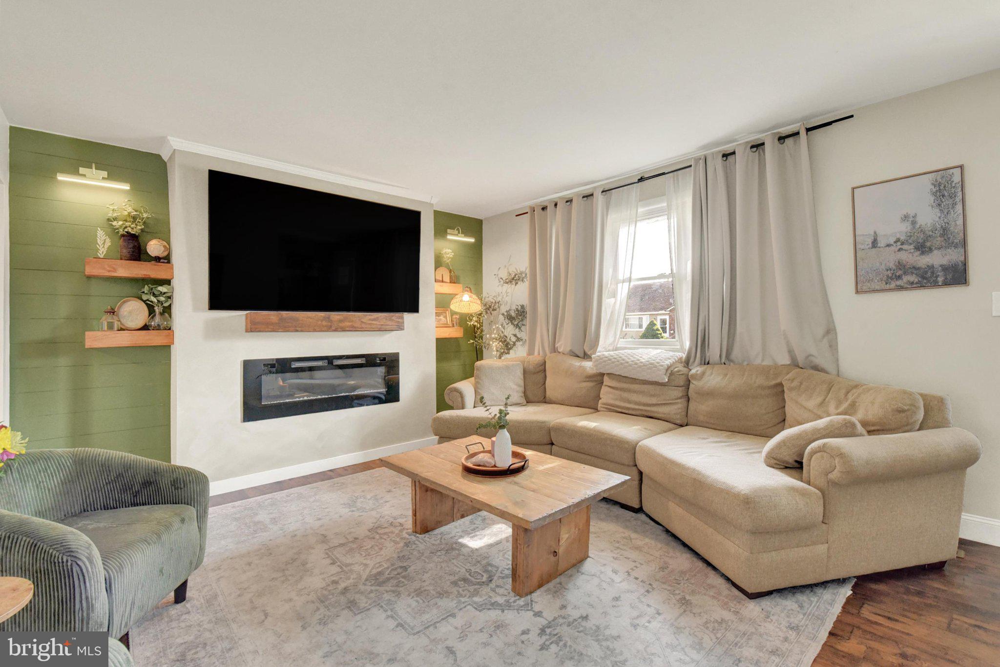 DELBROOK MANOR - Residential