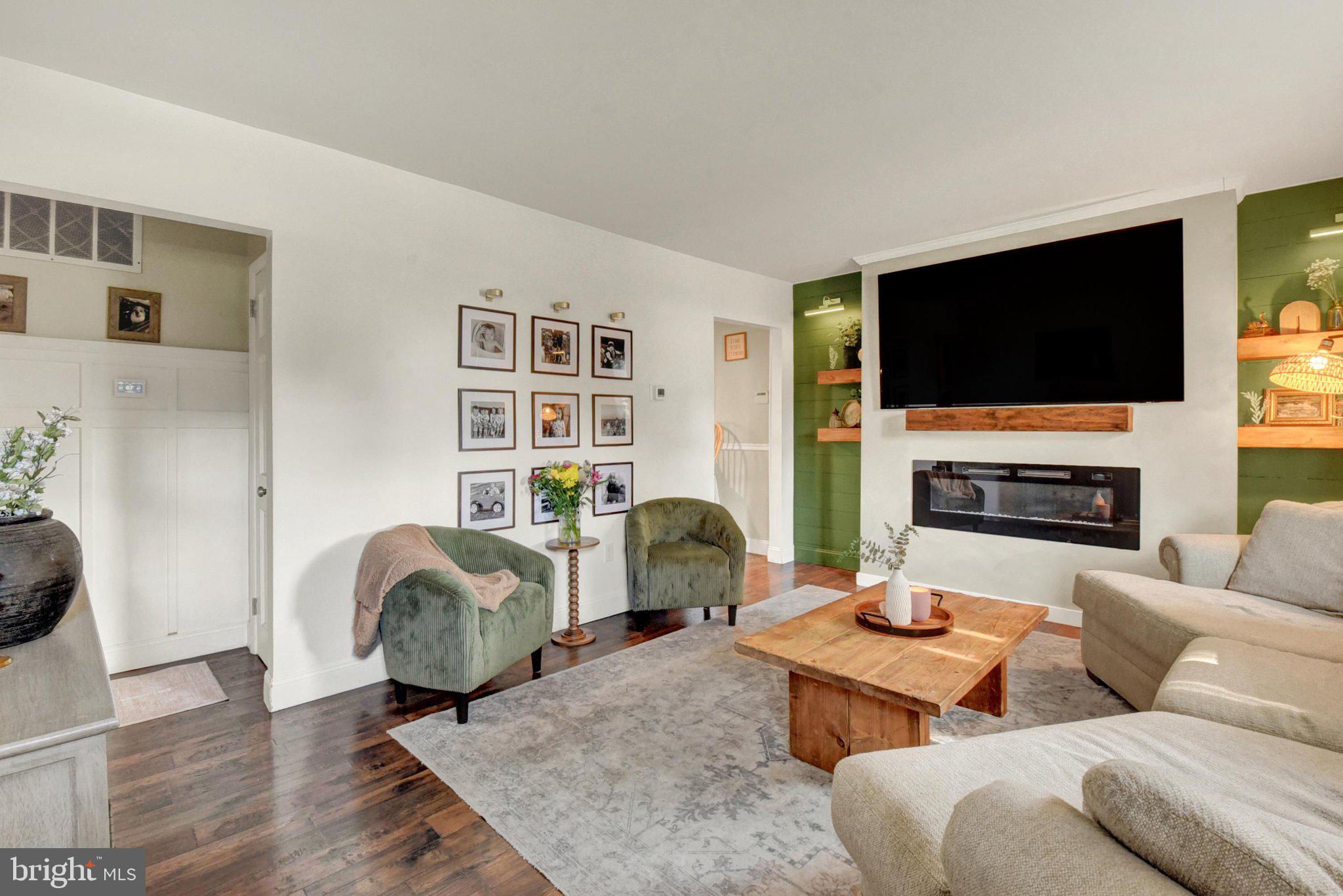 DELBROOK MANOR - Residential