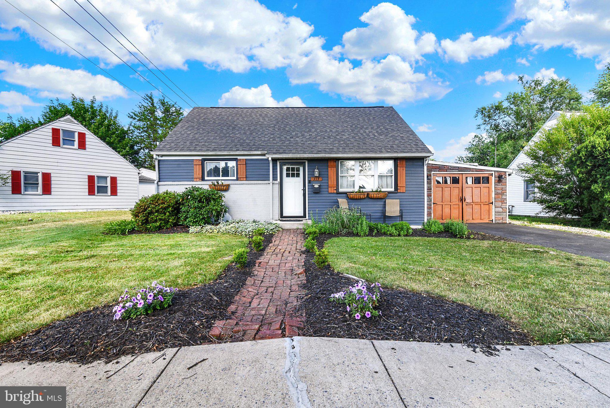 DELBROOK MANOR - Residential