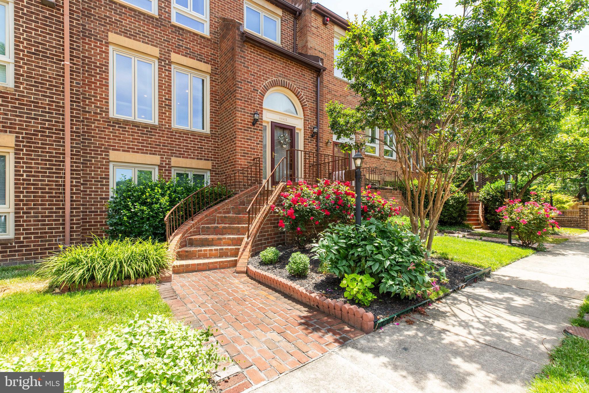 OAKTON VILLAGE - Residential Lease