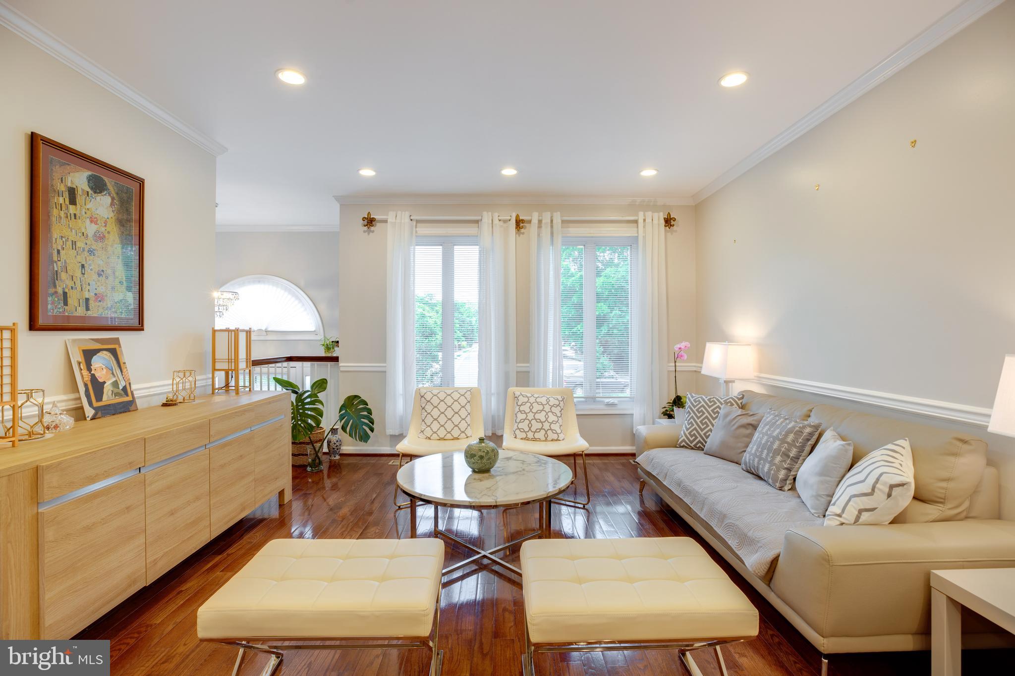 OAKTON VILLAGE - Residential Lease