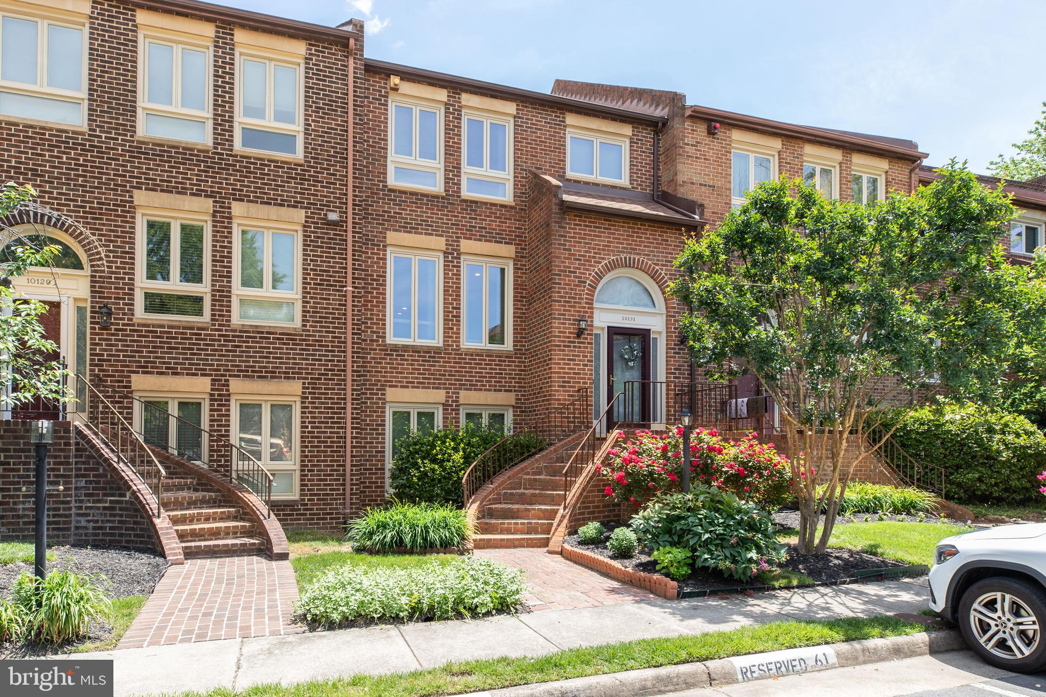 OAKTON VILLAGE - Residential Lease