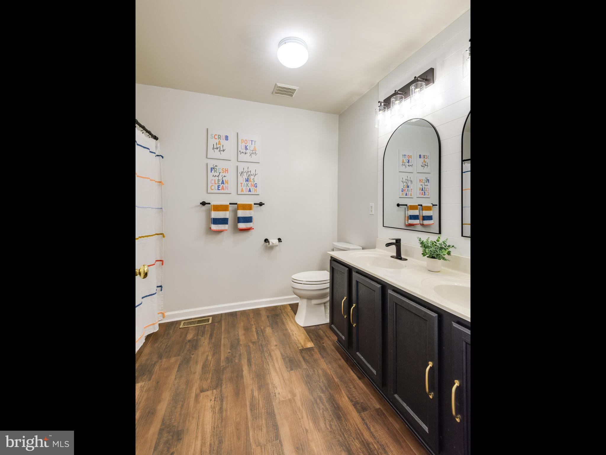 MEWS AT BAILEY STATION - Residential