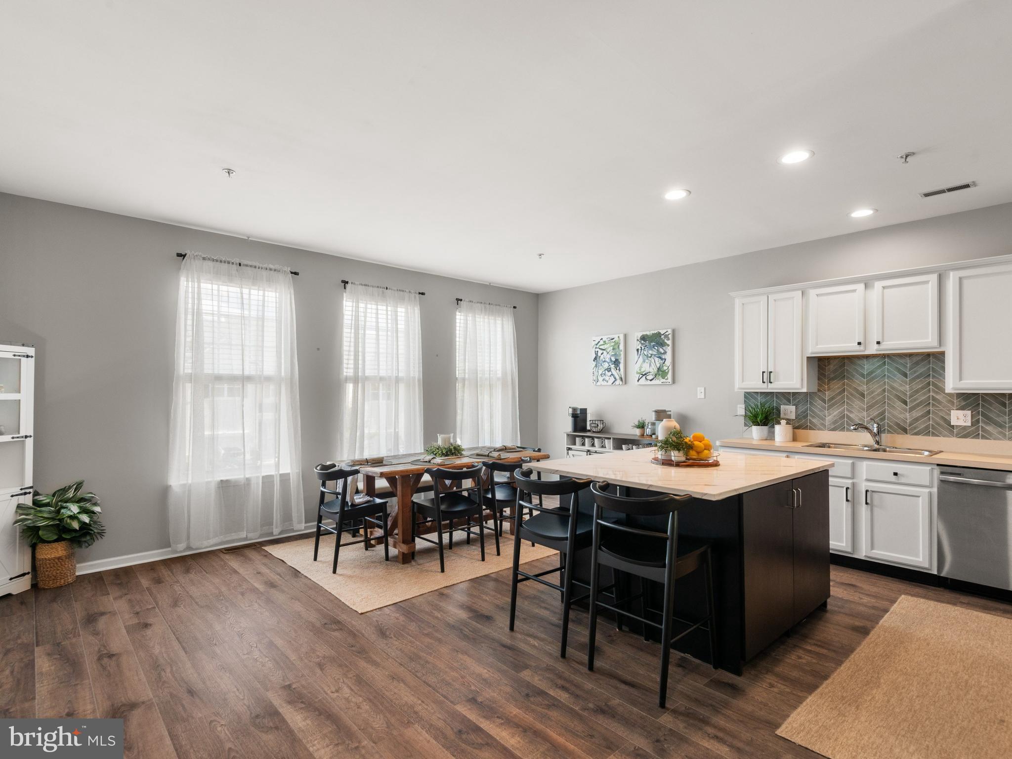 MEWS AT BAILEY STATION - Residential
