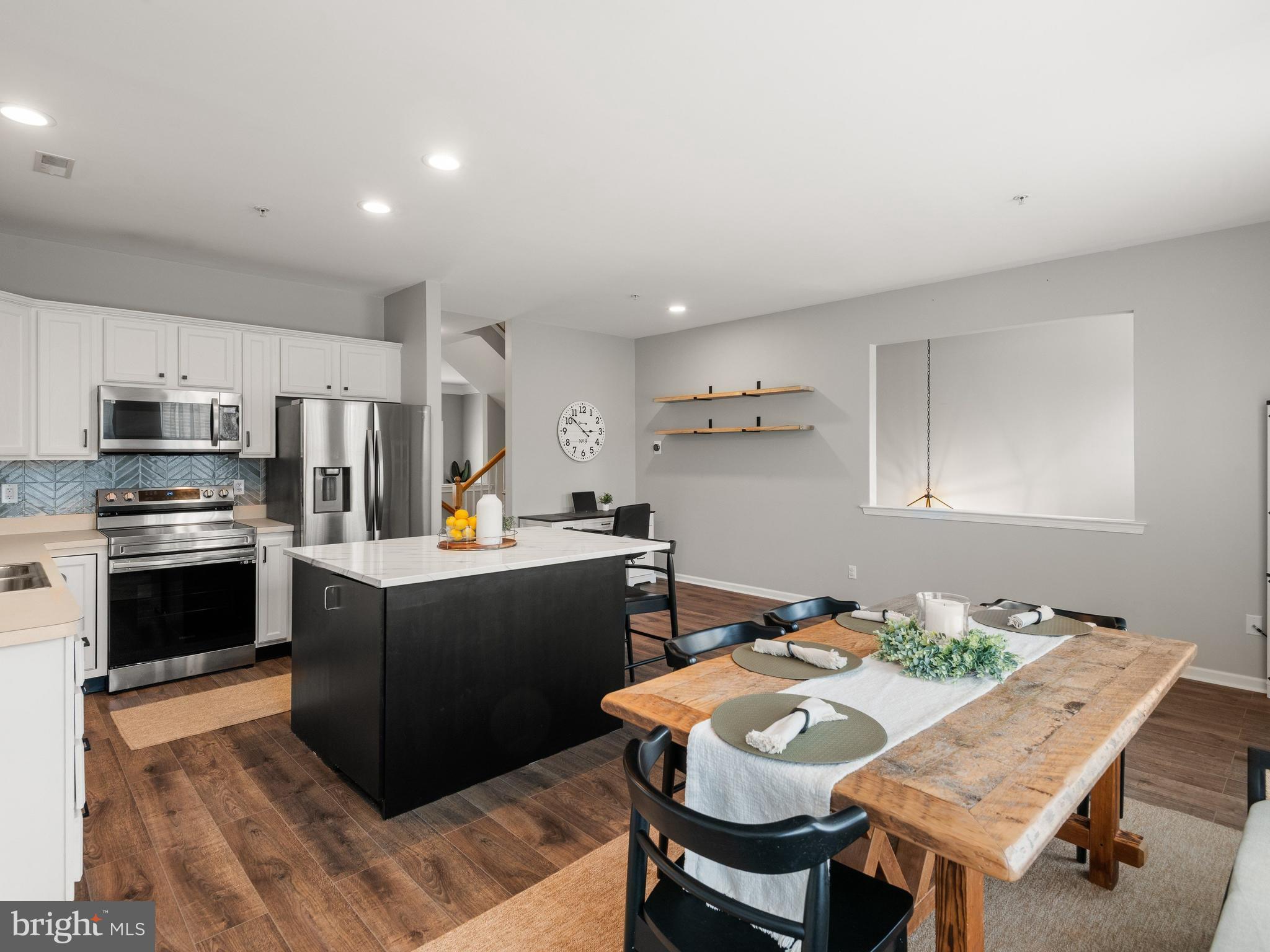 MEWS AT BAILEY STATION - Residential