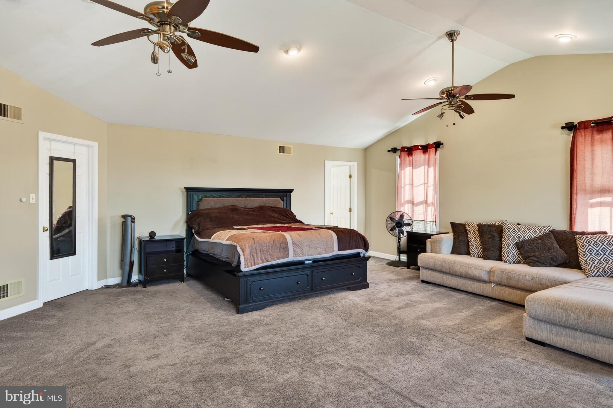 COUNTRY CLUB ESTAT - Residential