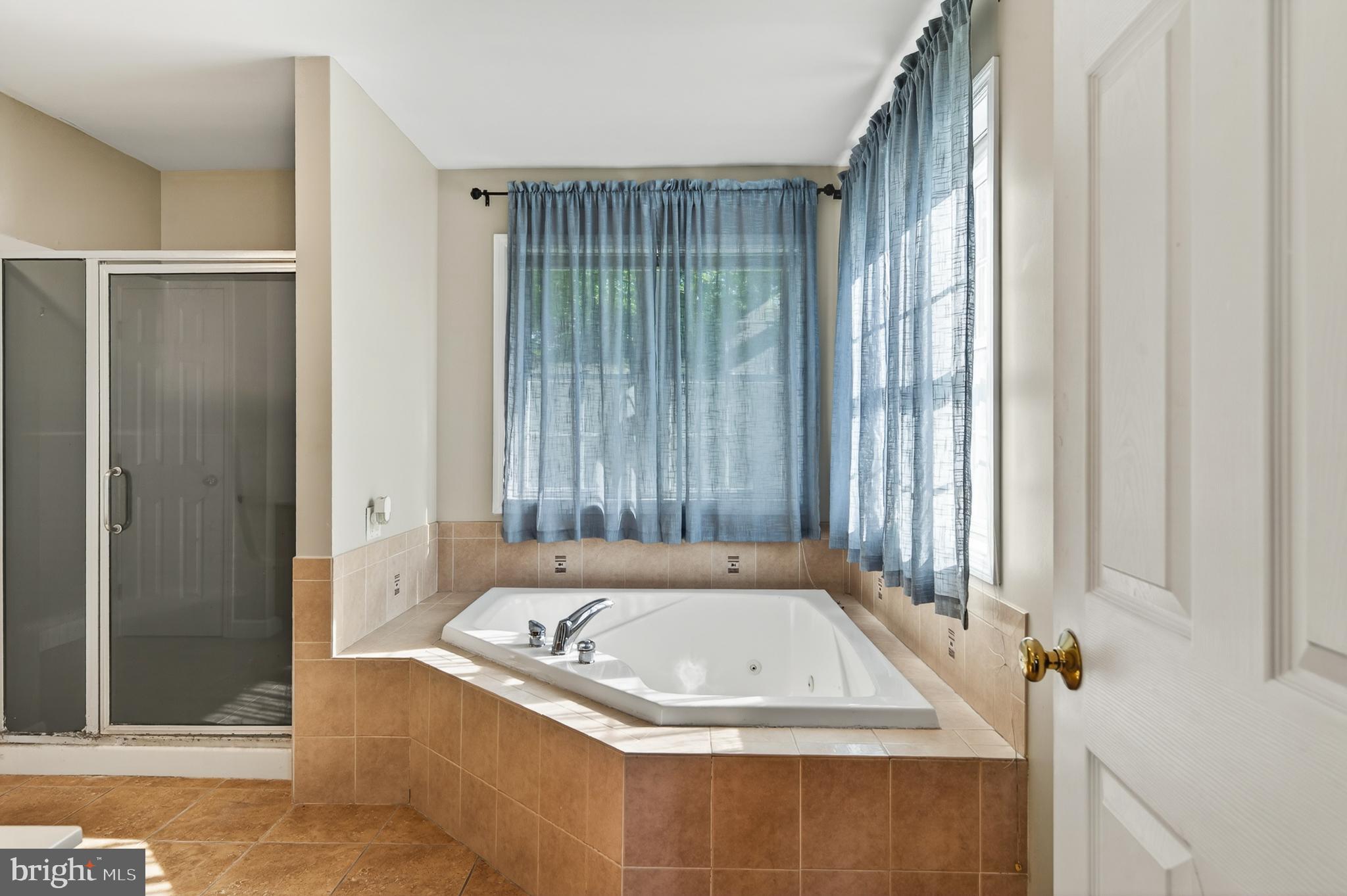 COUNTRY CLUB ESTAT - Residential