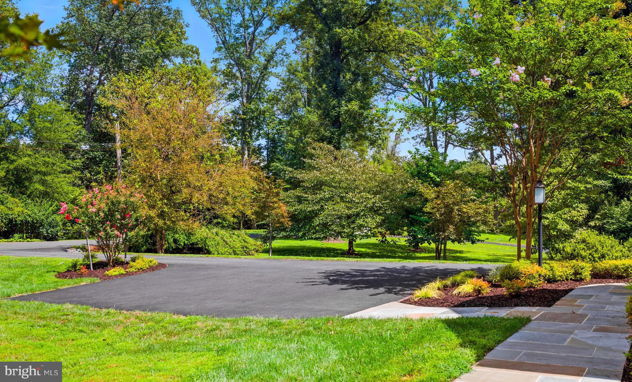WOODSIDE ESTATES - Residential