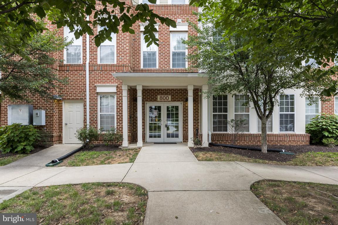 Well maintained condo in Edelen Station. Kitchen with granite counters, stainless steel appliances, breakfast bar & sep dining area. Family room with gas fireplace and sitting area. Open floor plan is perfect for entertaining. 2 BR and 2 full baths. Garage and storage unit on the first floor. Automatic garage opener with remotes. Community swimming pool, exercise room, club house & party room.