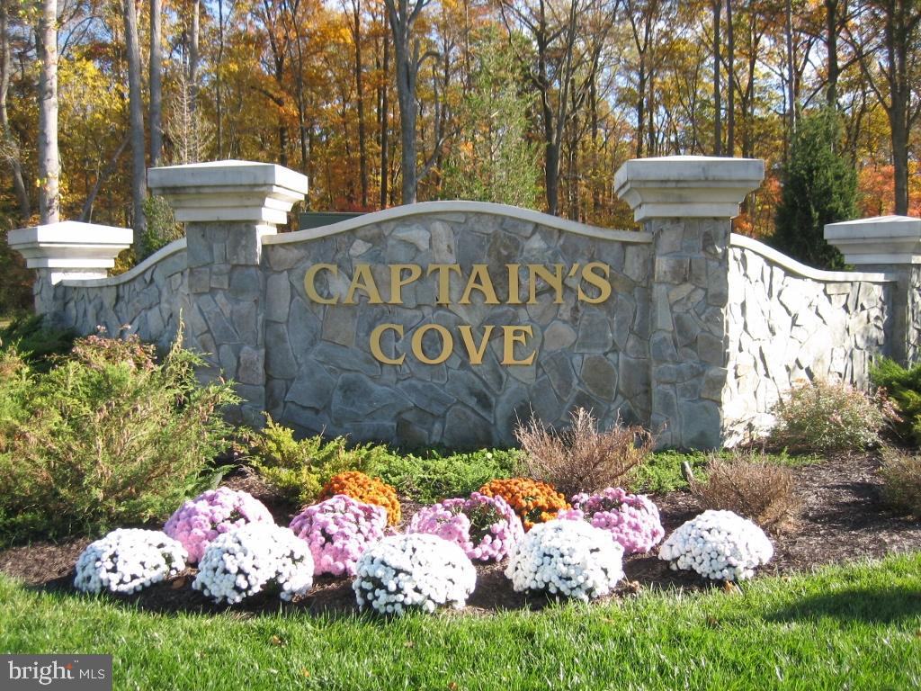 CAPTAIN'S COVE - Land
