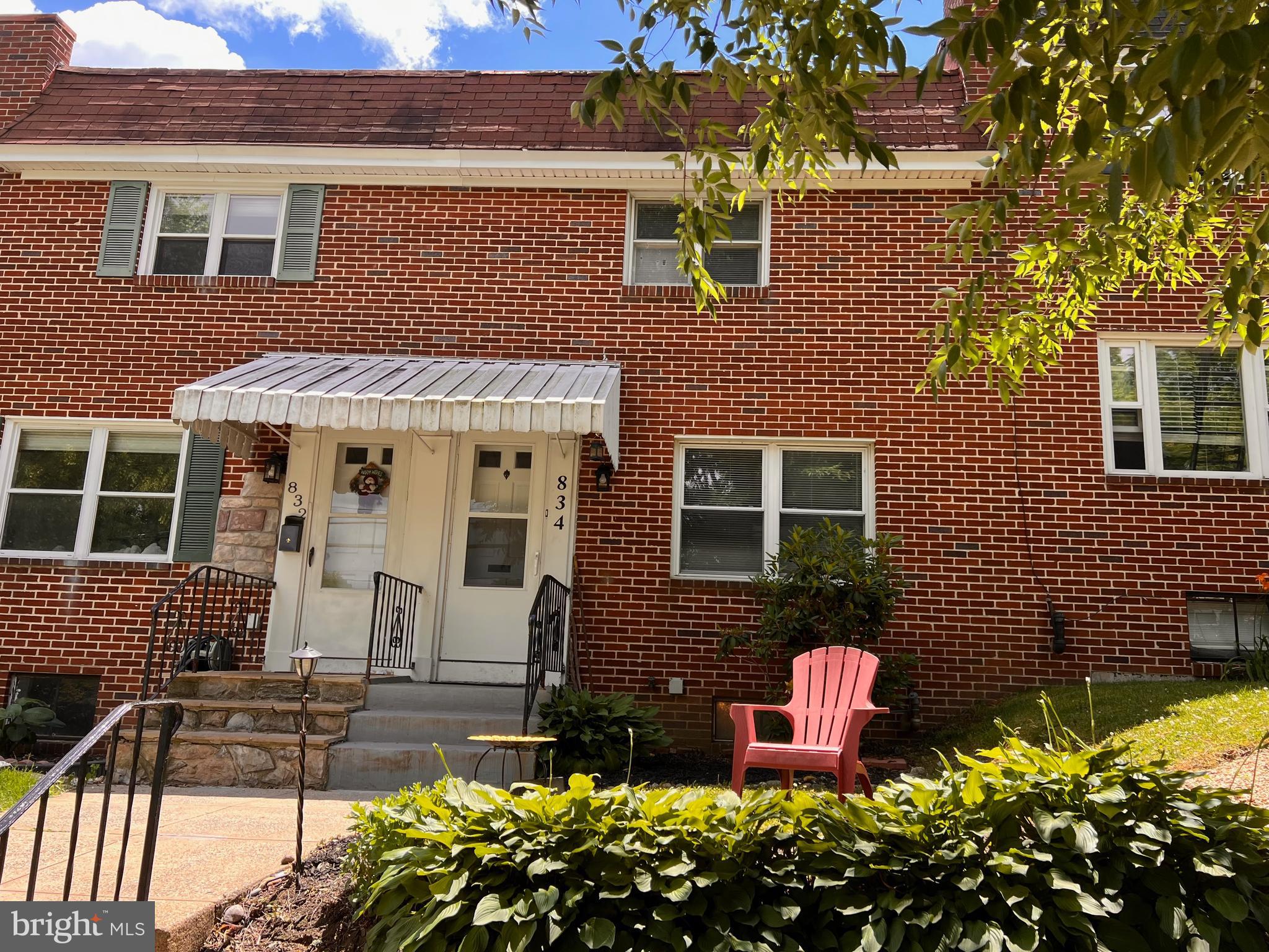 2bd/1ba interior rowhome - ready for someone to bring it love and life! Replacement Windows, Hardwood Floors, Central Air and oil heat, Eat in Kitchen with Electric Stove. The backyard is fenced and is a nice area. Laundry is located in basement - w/d included in sale. Is this your new home?
Seller will consider leasing the home.  Rent amount is $1750.00 per month