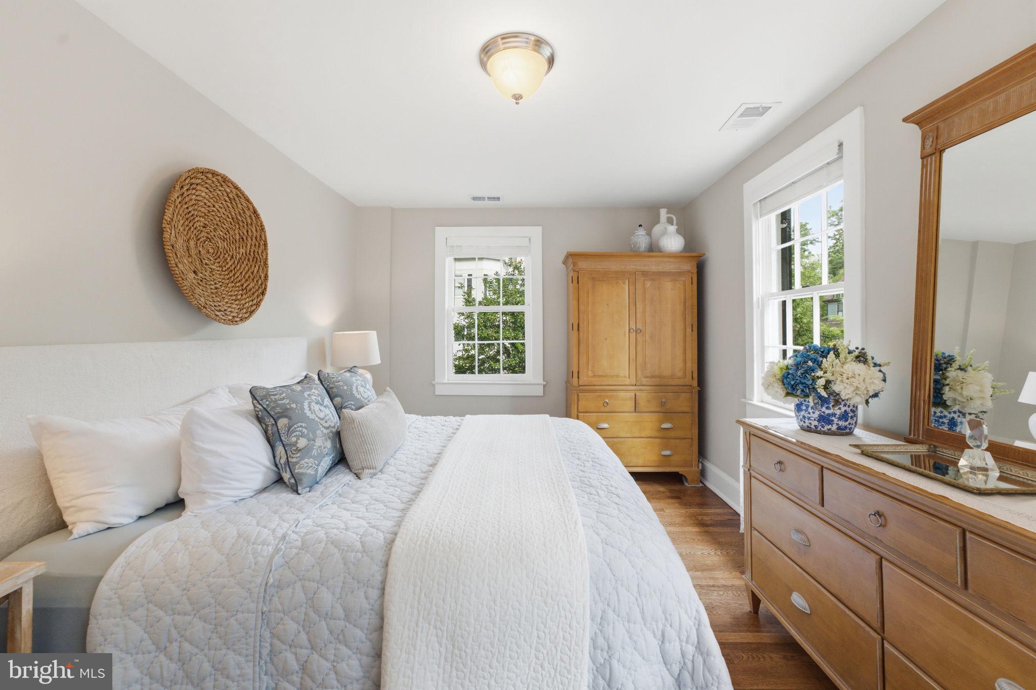 KENSINGTON PARK - Residential