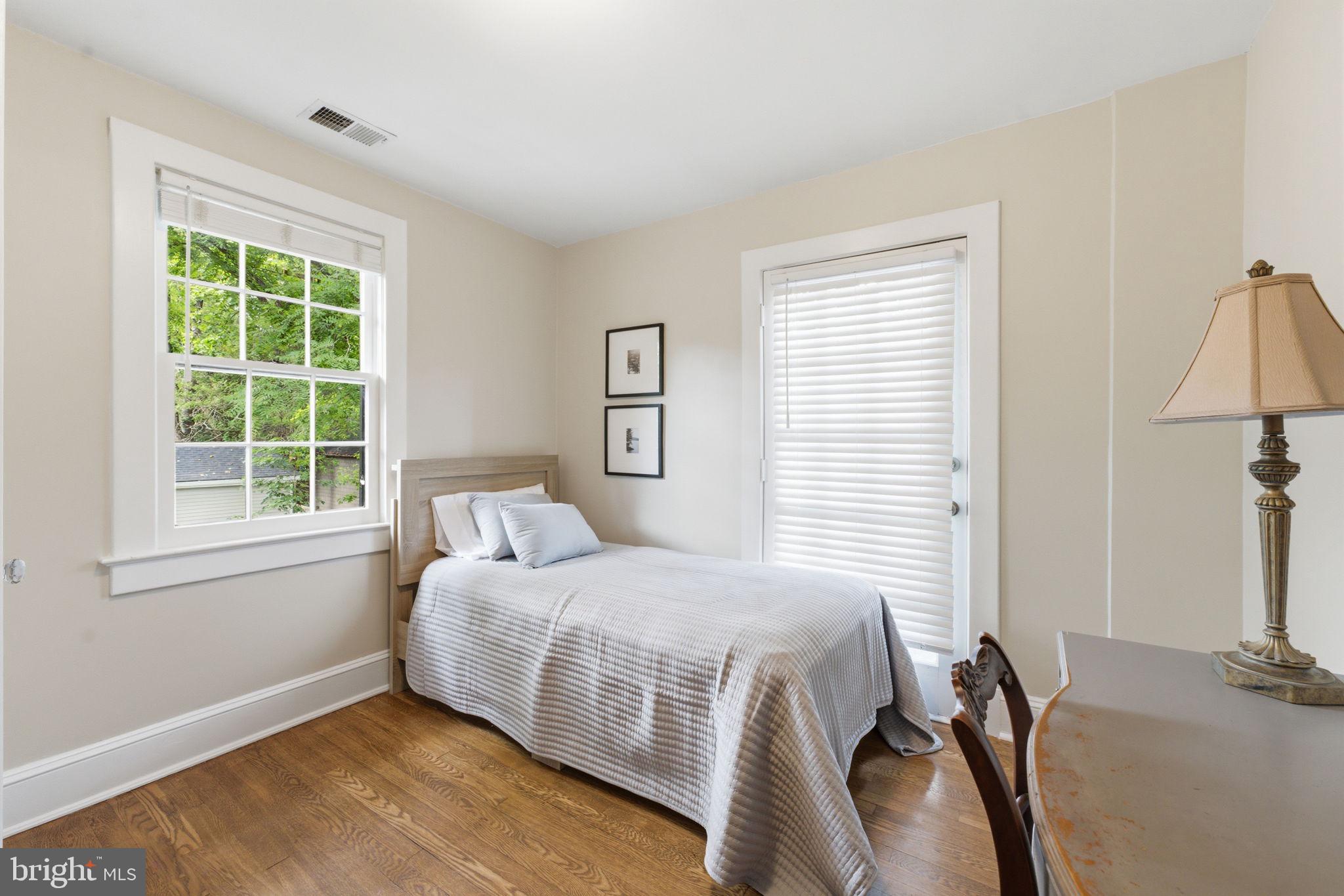 KENSINGTON PARK - Residential