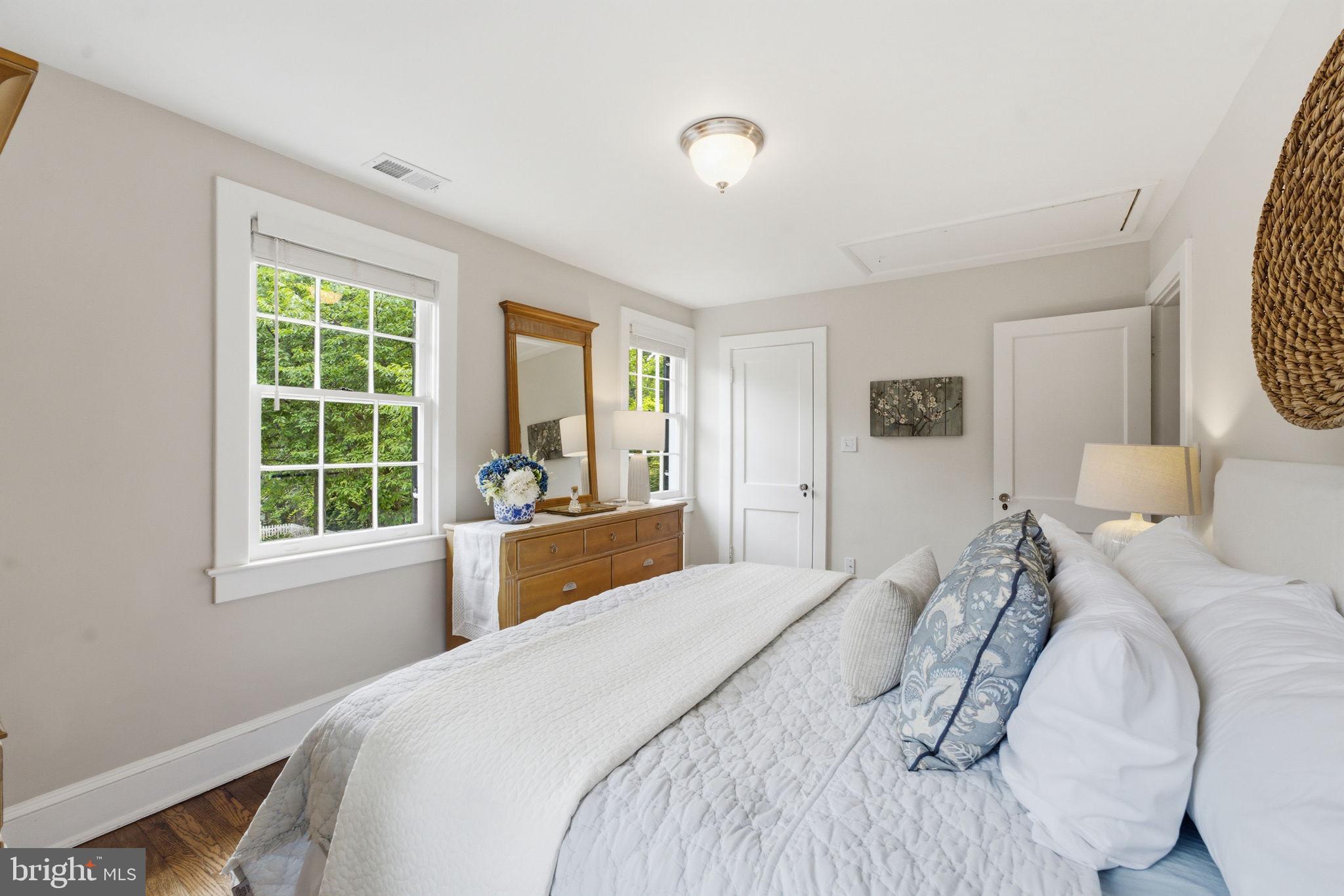 KENSINGTON PARK - Residential