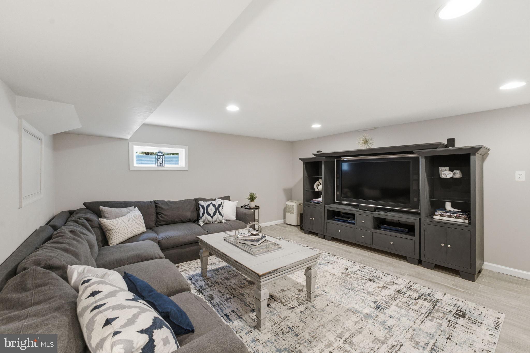 KENSINGTON PARK - Residential