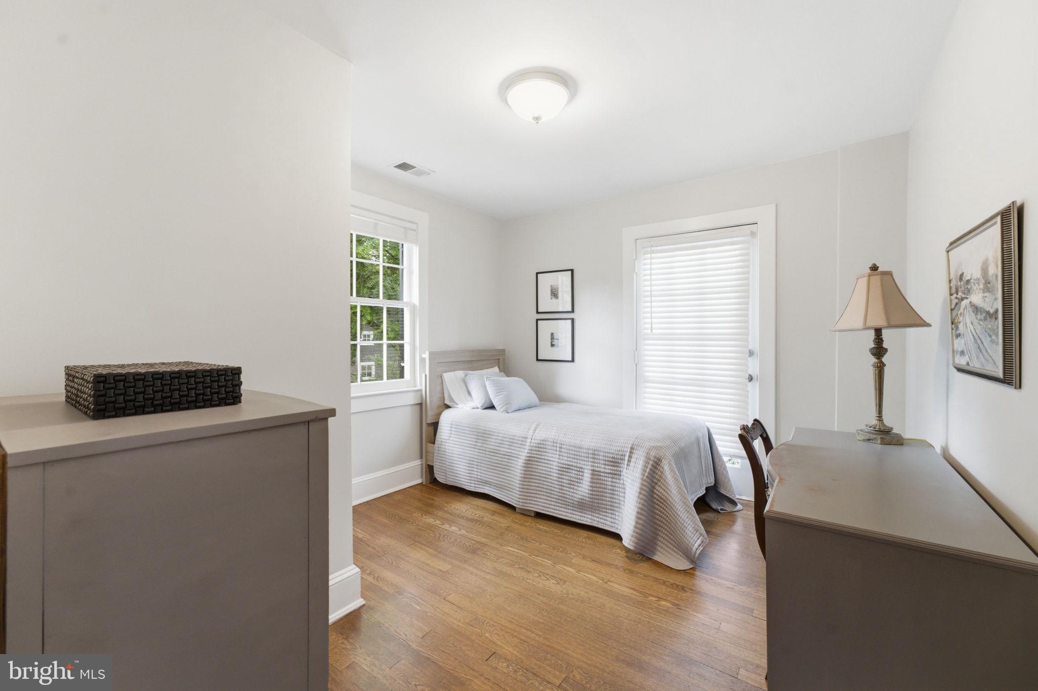 KENSINGTON PARK - Residential