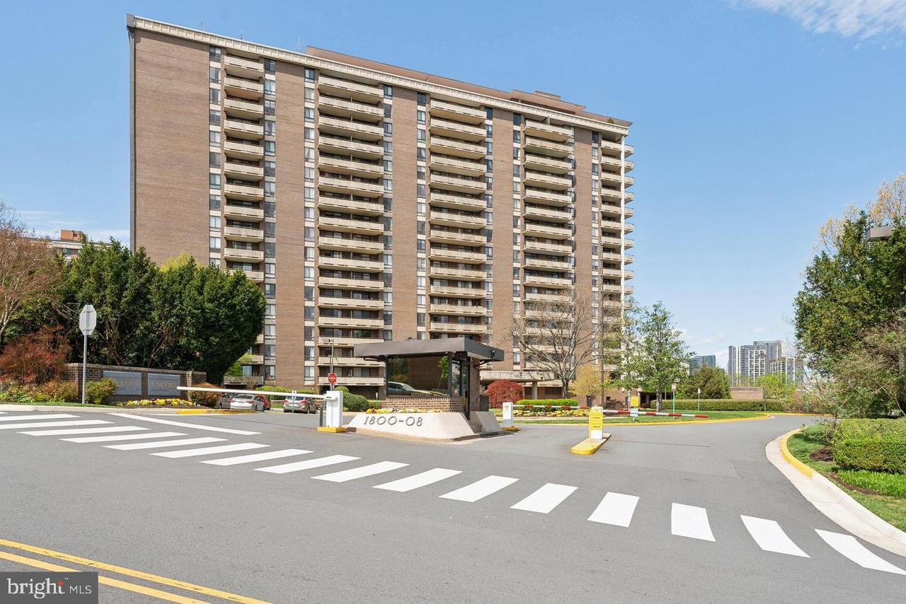 Bright and spacious 1BR/1BA condo in the heart of Tysons with a large private balcony overlooking the Washington skyline. Hardwood floors throughout, custom mirrored dining room wall, and a large sunny bedroom. White kitchen with in-unit washer and dryer.

All-inclusive HOA covers heat, A/C, electricity, water, sewage, trash, 24-hour concierge, party room access, and outdoor swimming pool (summer). Concierge accepts packages. Gated community.

Includes one heated, covered, secure garage parking space and a private storage unit.

Prime location next to OneLife Fitness, walking distance to restaurants, coffee shops, and Tysons Corner Center via pedestrian/bike bridge. McLean Metro approx. 0.6 miles. Easy access to I-495, I-66, and Route 123.