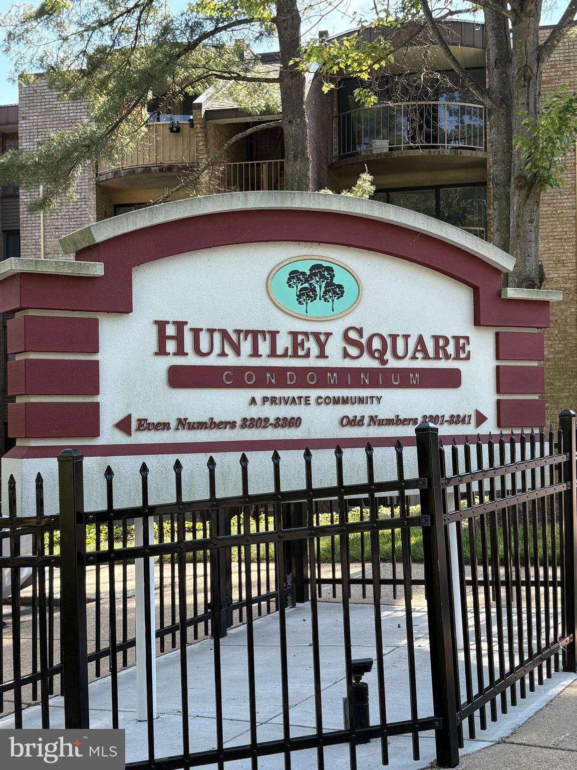 HUNTLEY SQUARE CONDOMINIUMS - Residential