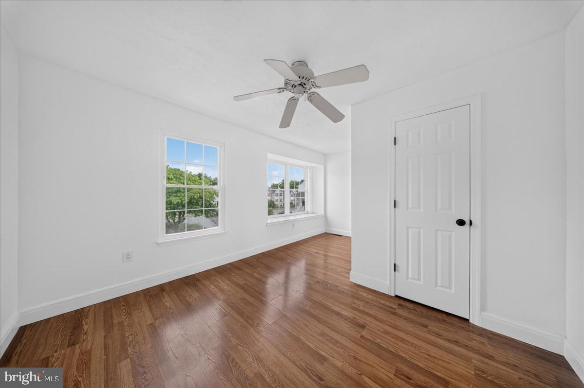 GOVERNORS SQUARE - Residential