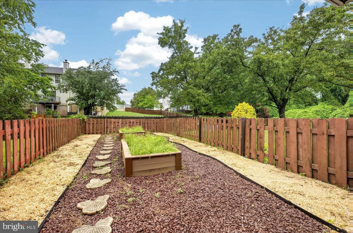 GOVERNORS SQUARE - Residential