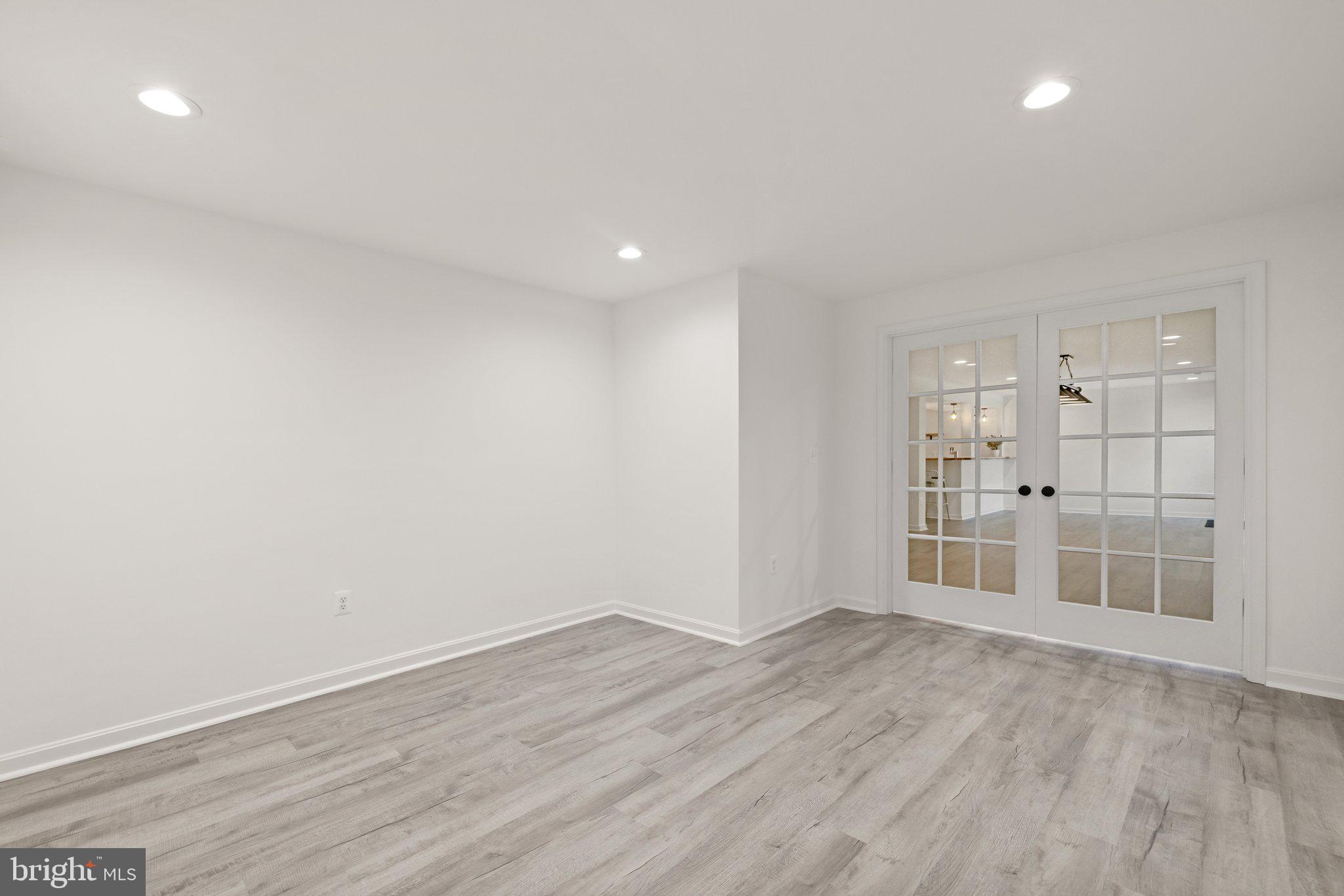 SHEPPERDS GROVE - Residential