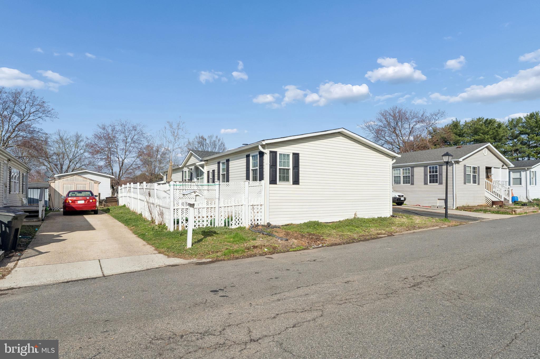 MEADOWS OF CHANTILLY - Residential