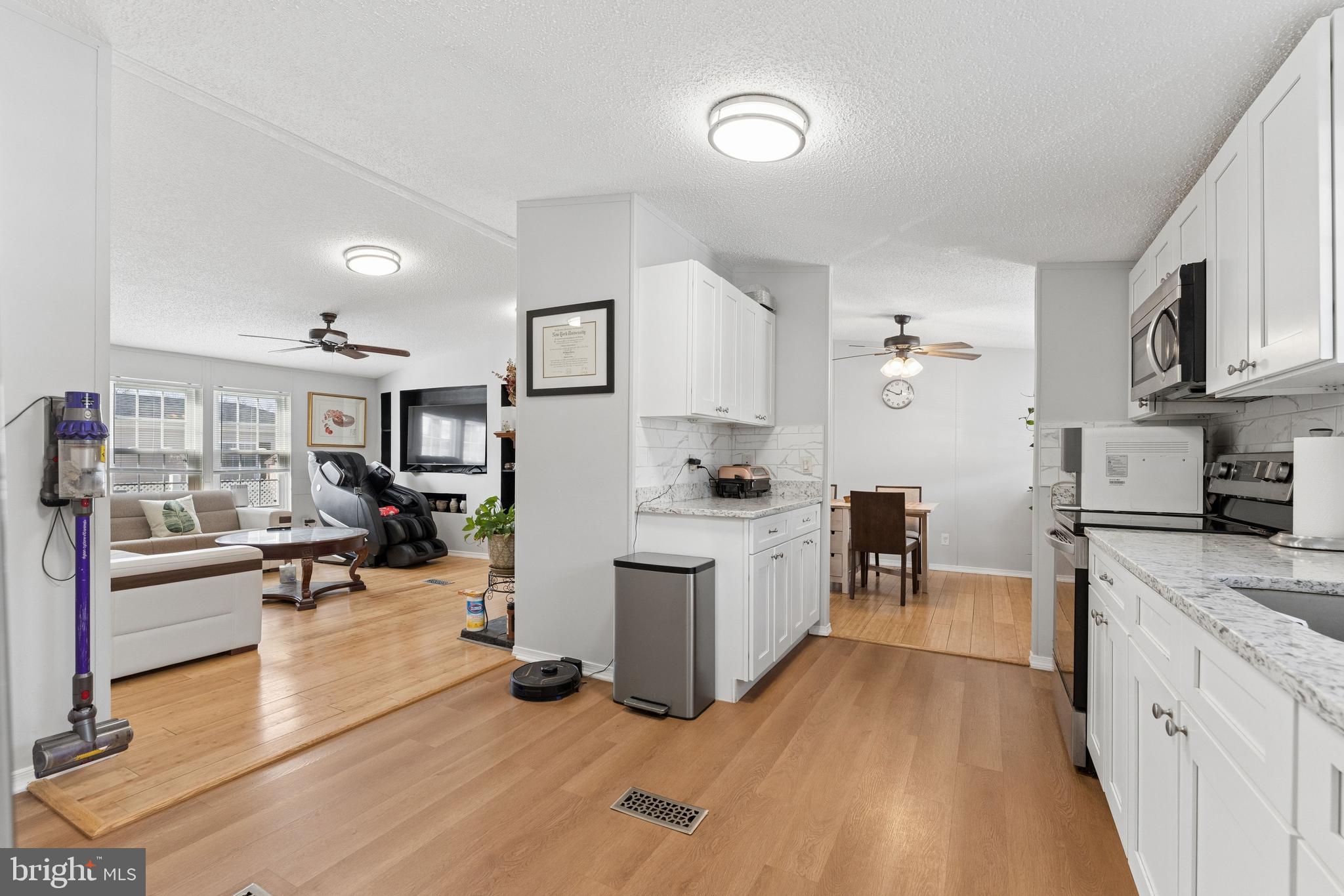 MEADOWS OF CHANTILLY - Residential