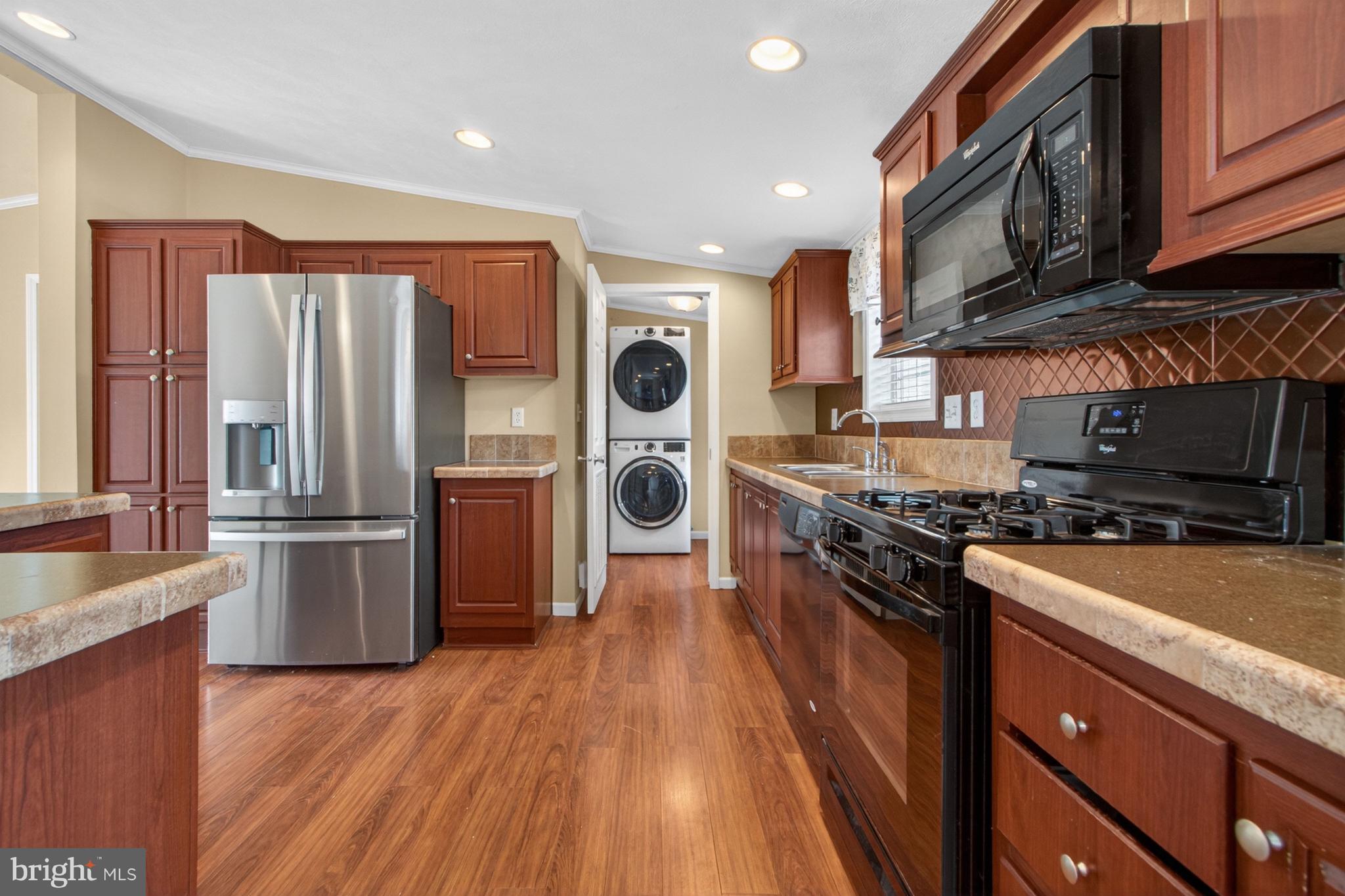 COLONIAL EAST MHP - Residential