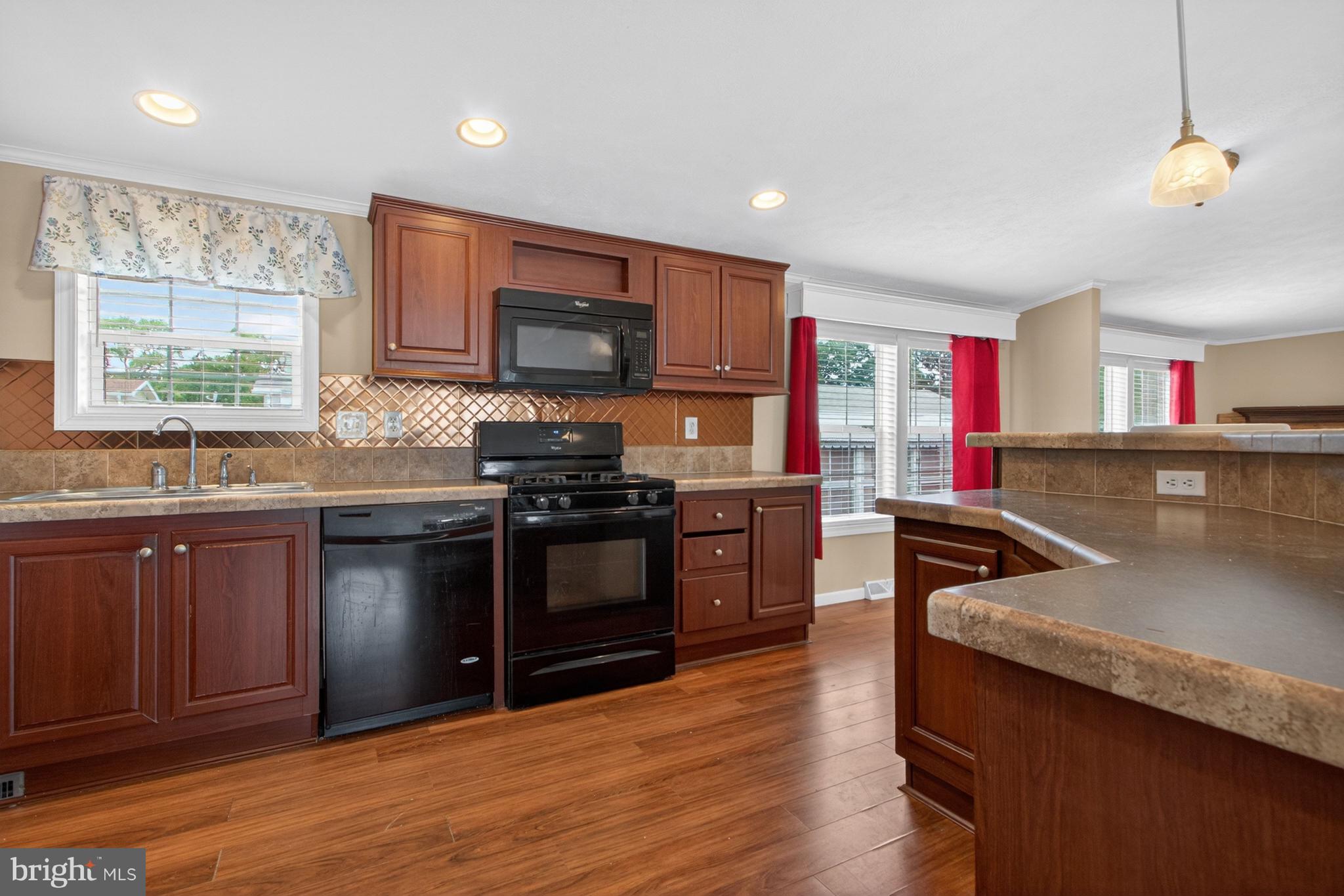 COLONIAL EAST MHP - Residential