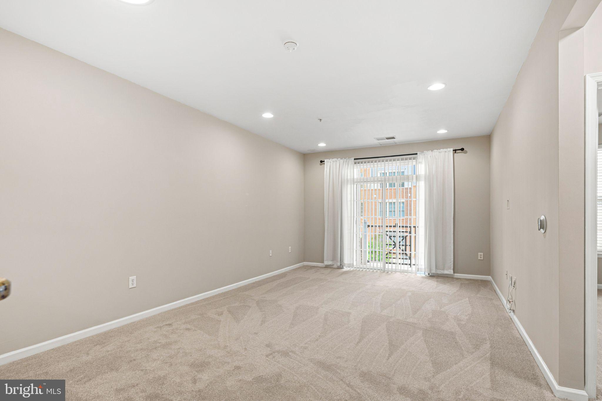 THE GRANDE AT RIVERVIEW - Residential