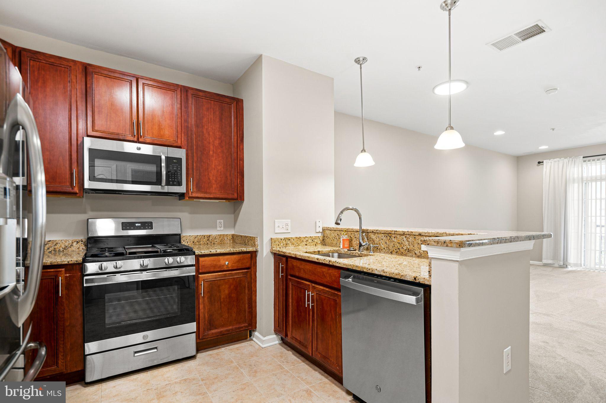 THE GRANDE AT RIVERVIEW - Residential
