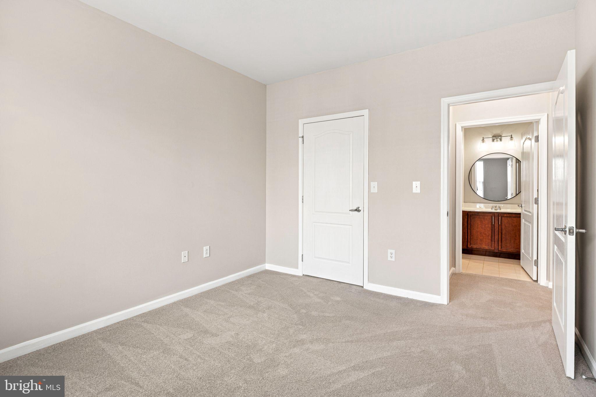 THE GRANDE AT RIVERVIEW - Residential