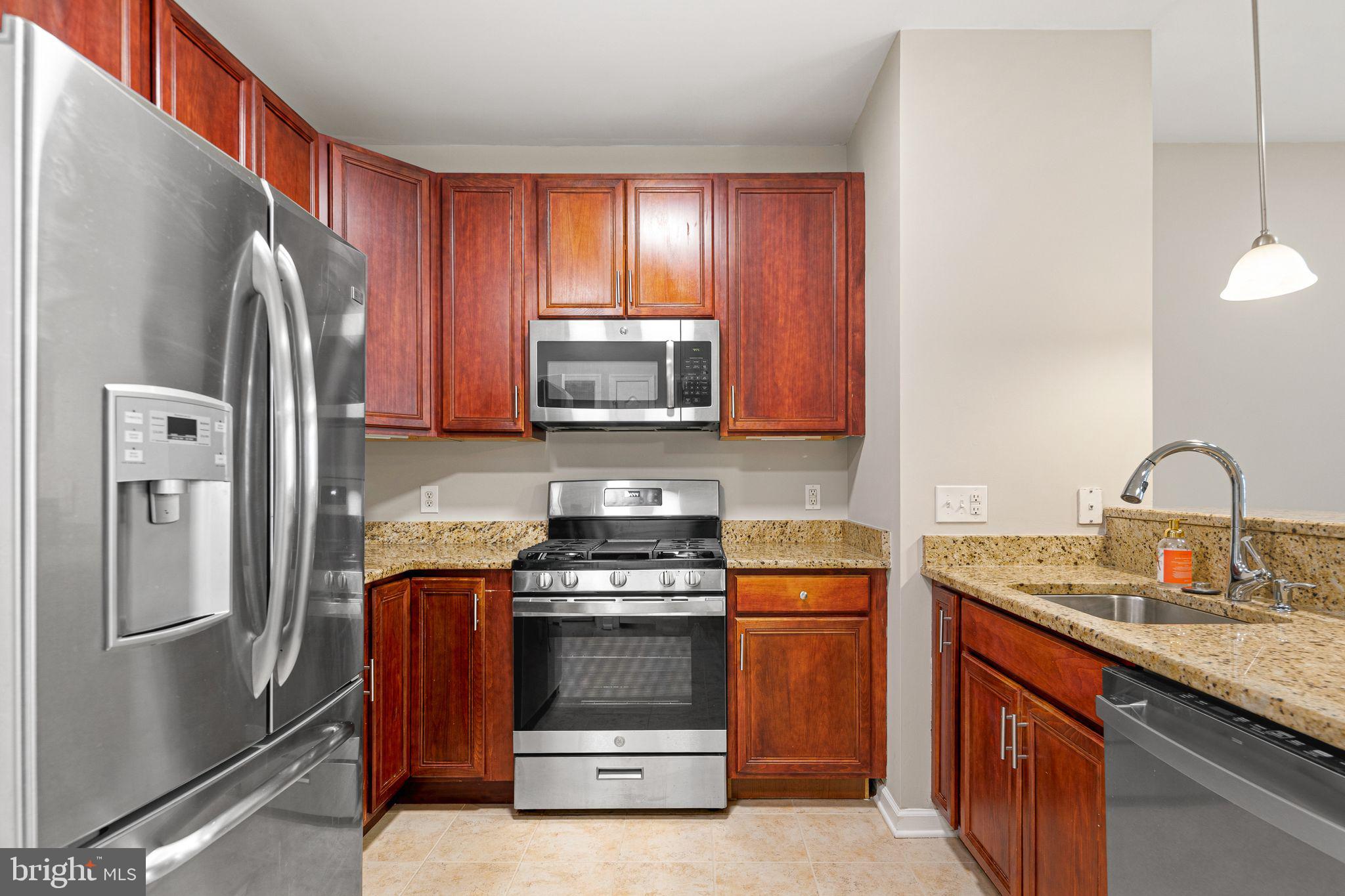 THE GRANDE AT RIVERVIEW - Residential