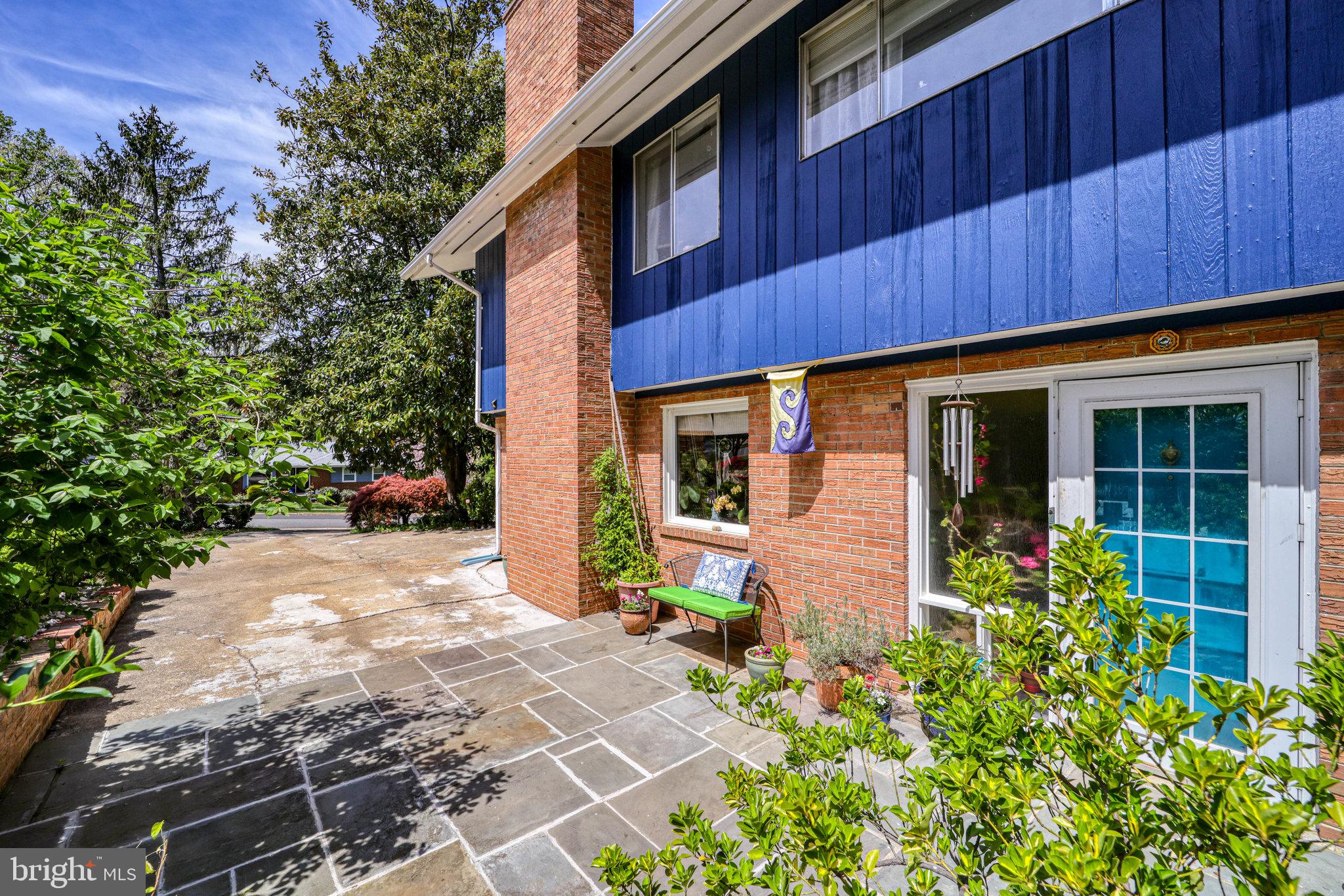 HICKORY KNOLL - Residential
