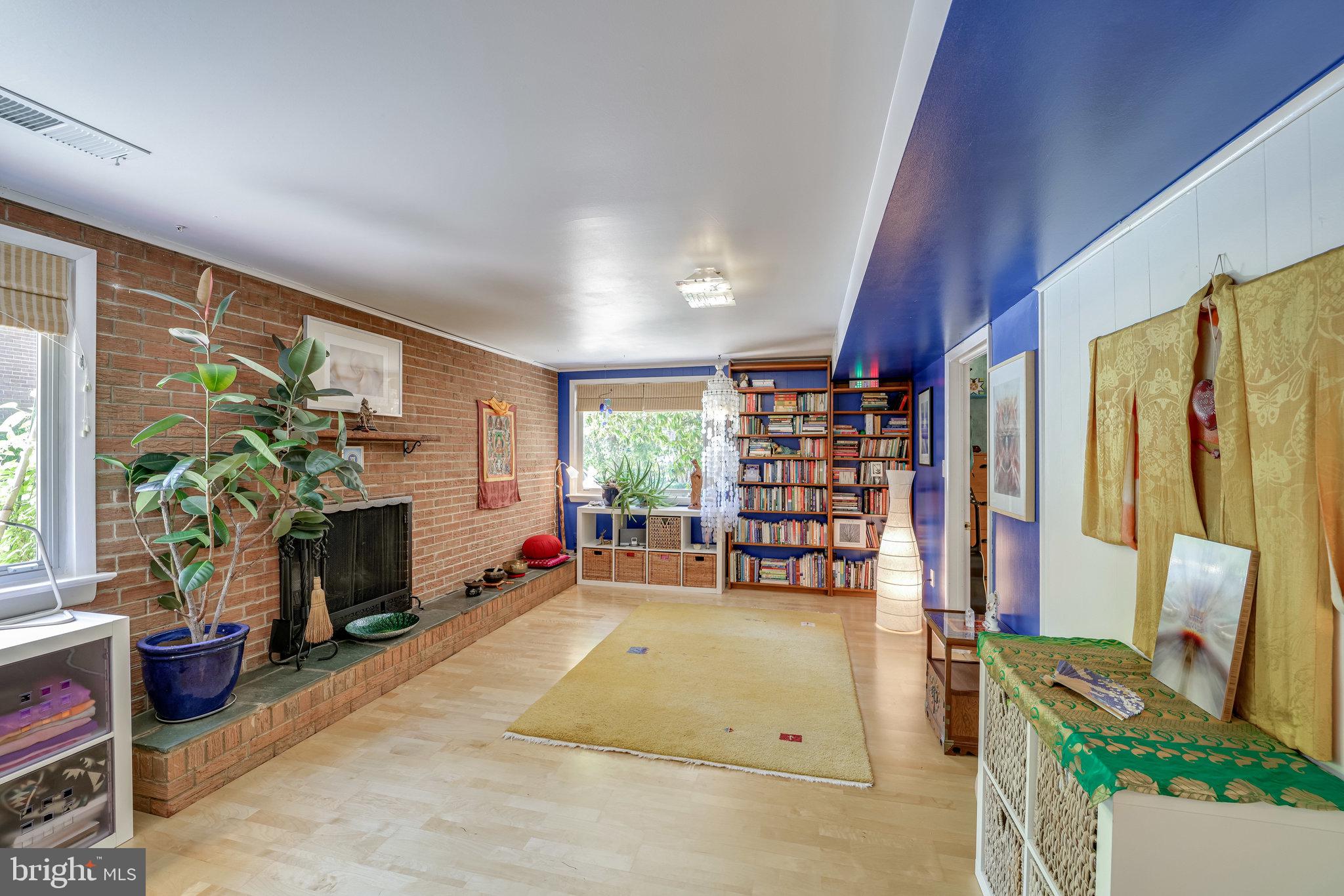 HICKORY KNOLL - Residential