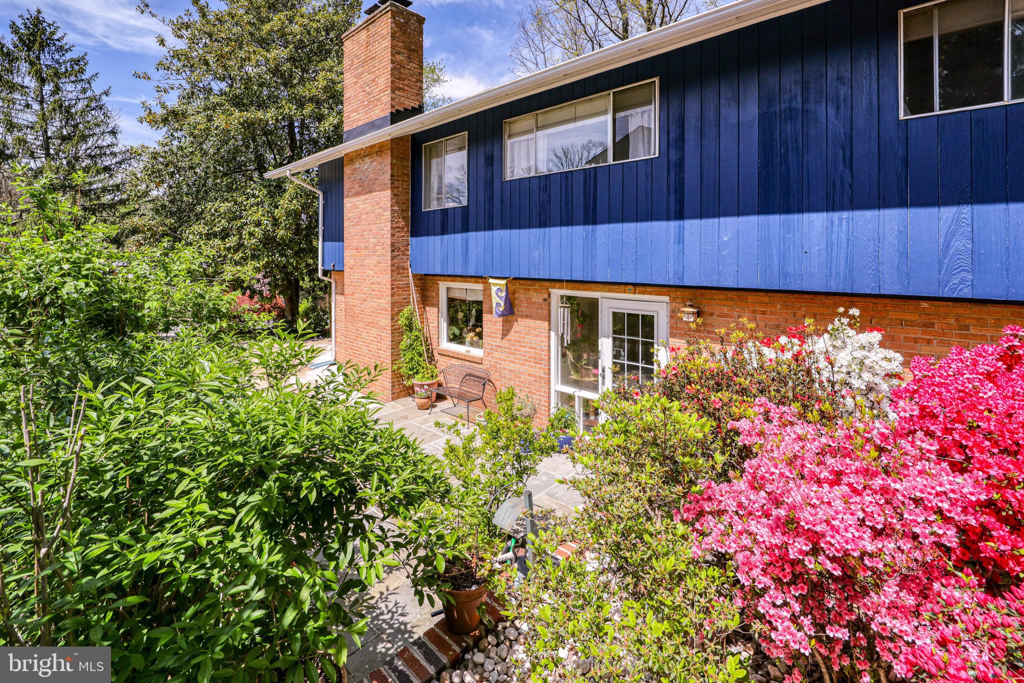 HICKORY KNOLL - Residential