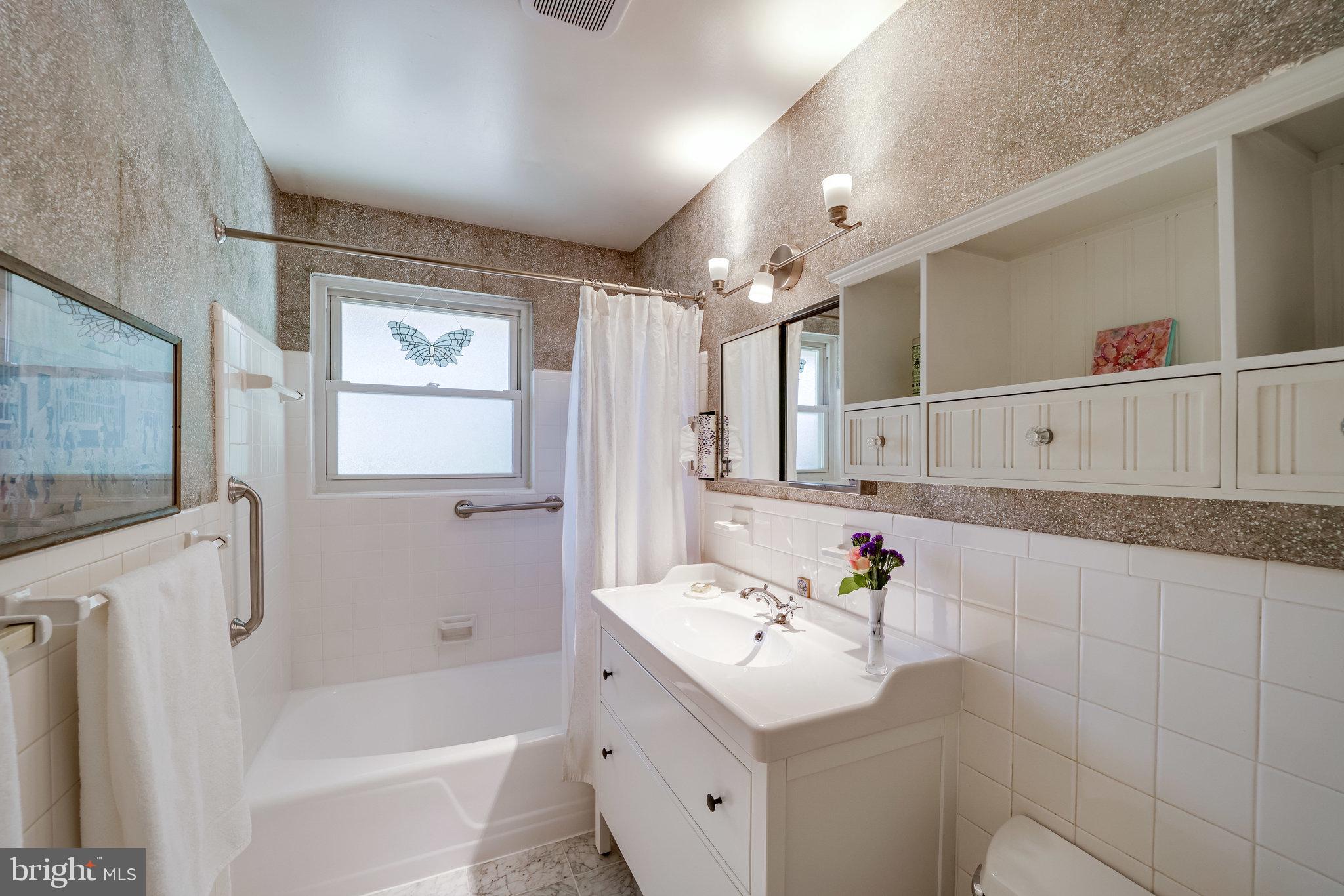 HICKORY KNOLL - Residential