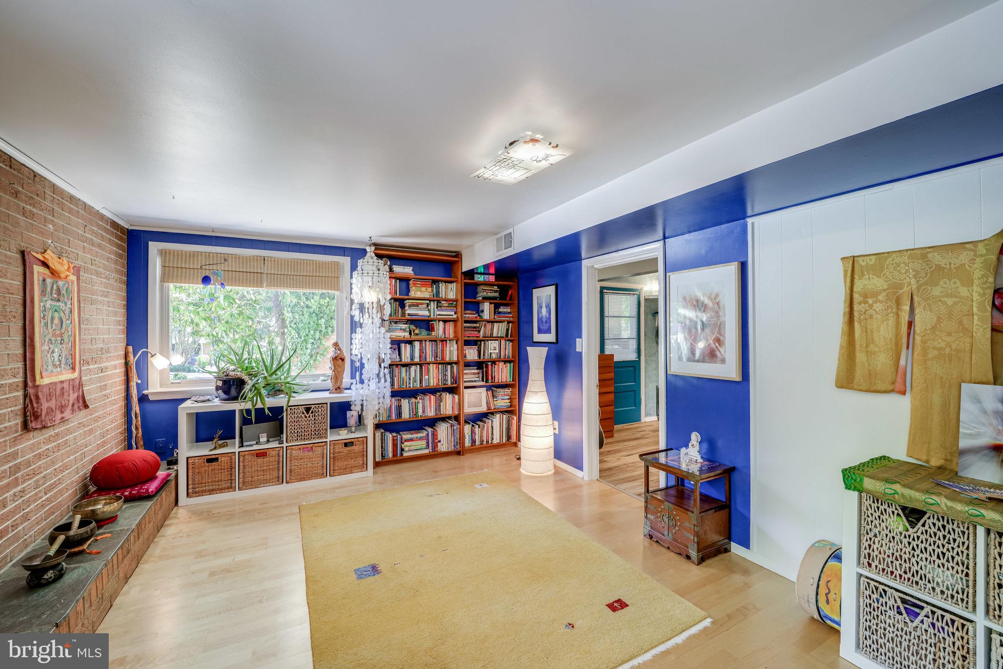 HICKORY KNOLL - Residential
