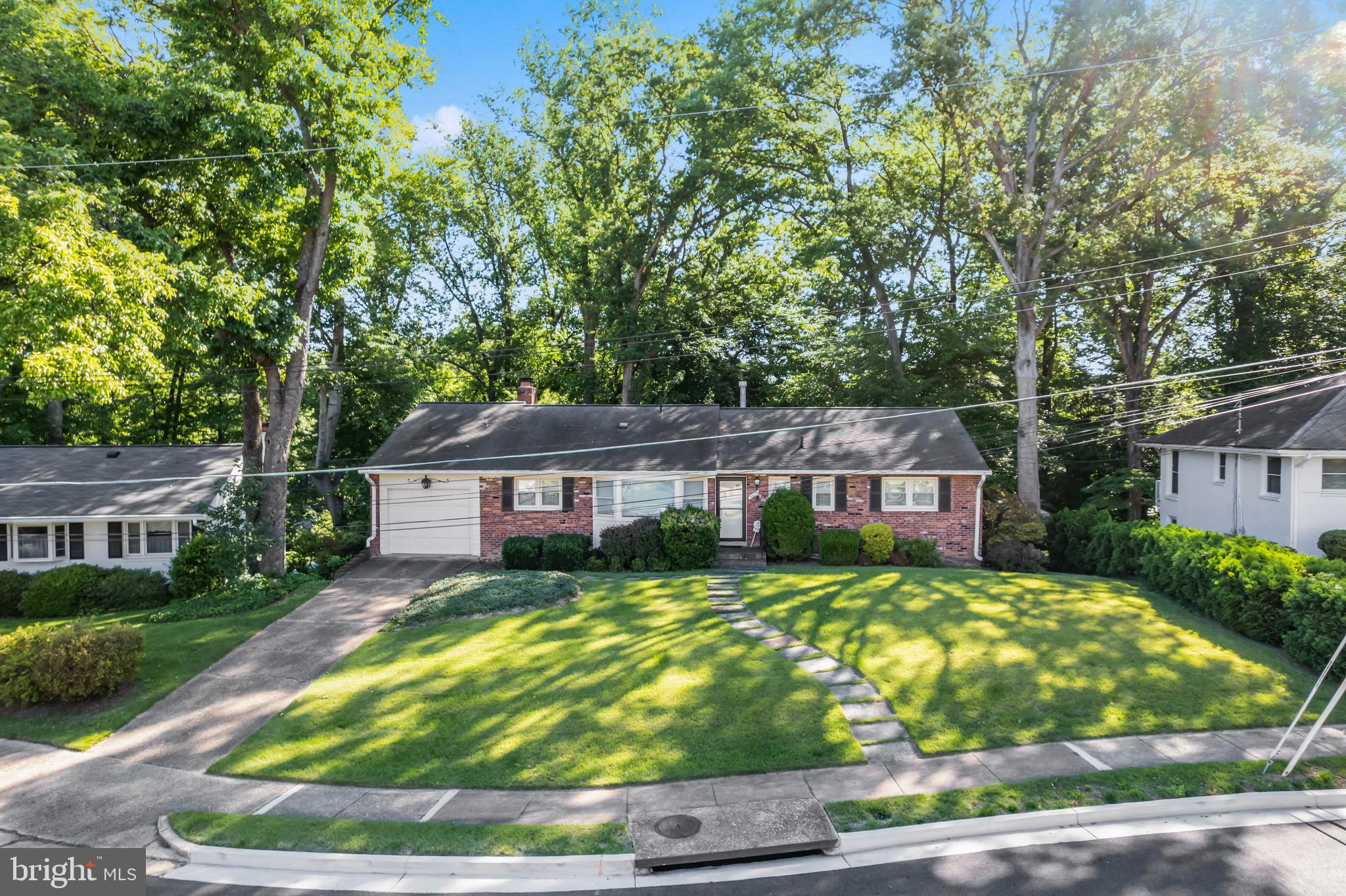GOLF CLUB MANOR - Residential
