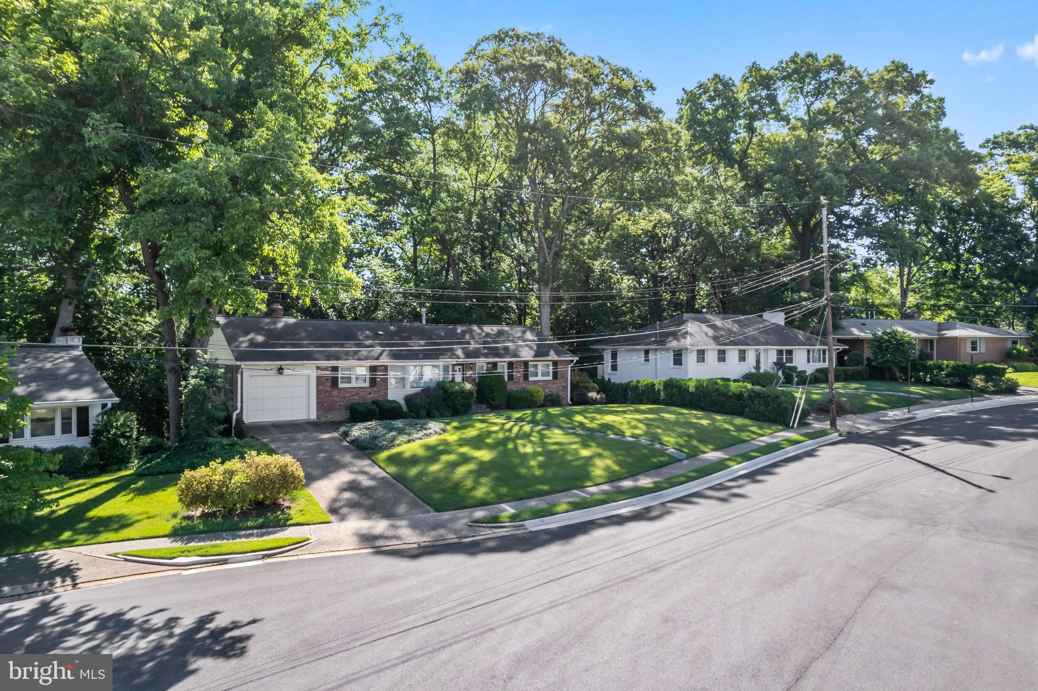 GOLF CLUB MANOR - Residential
