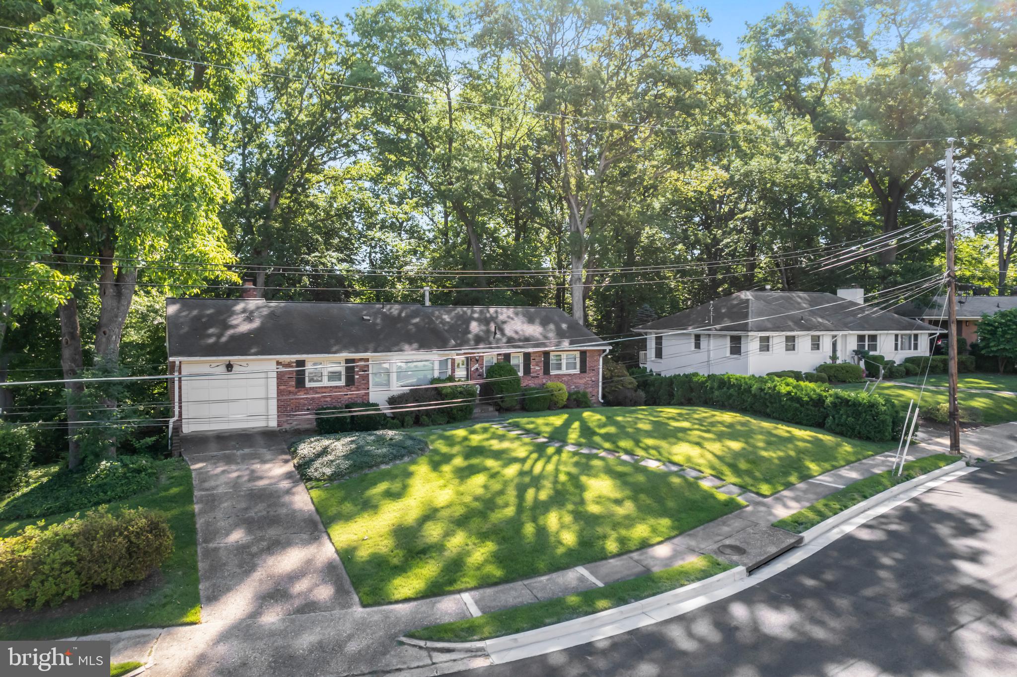 GOLF CLUB MANOR - Residential