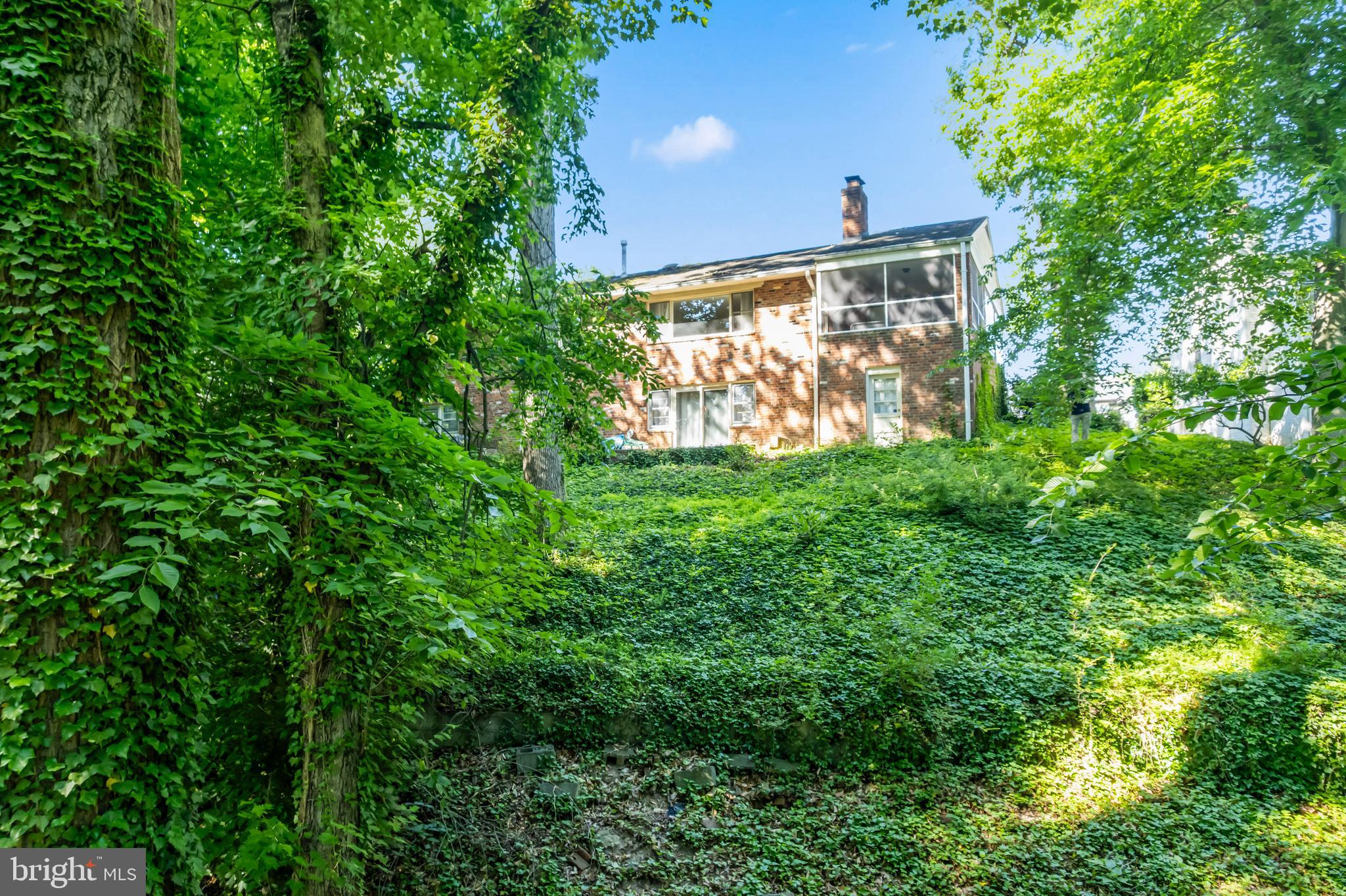 GOLF CLUB MANOR - Residential