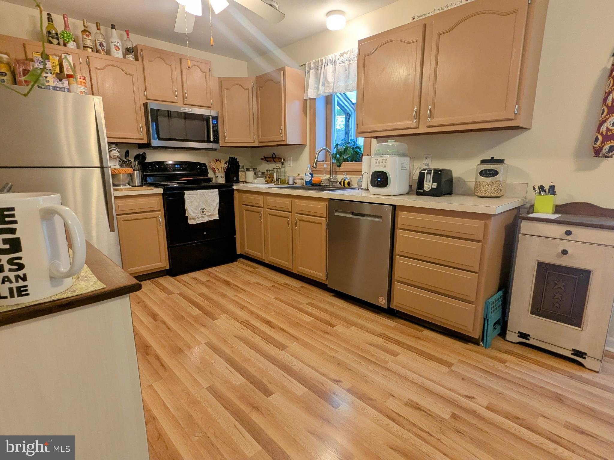 COUNTRY RIDGE ESTA - Residential