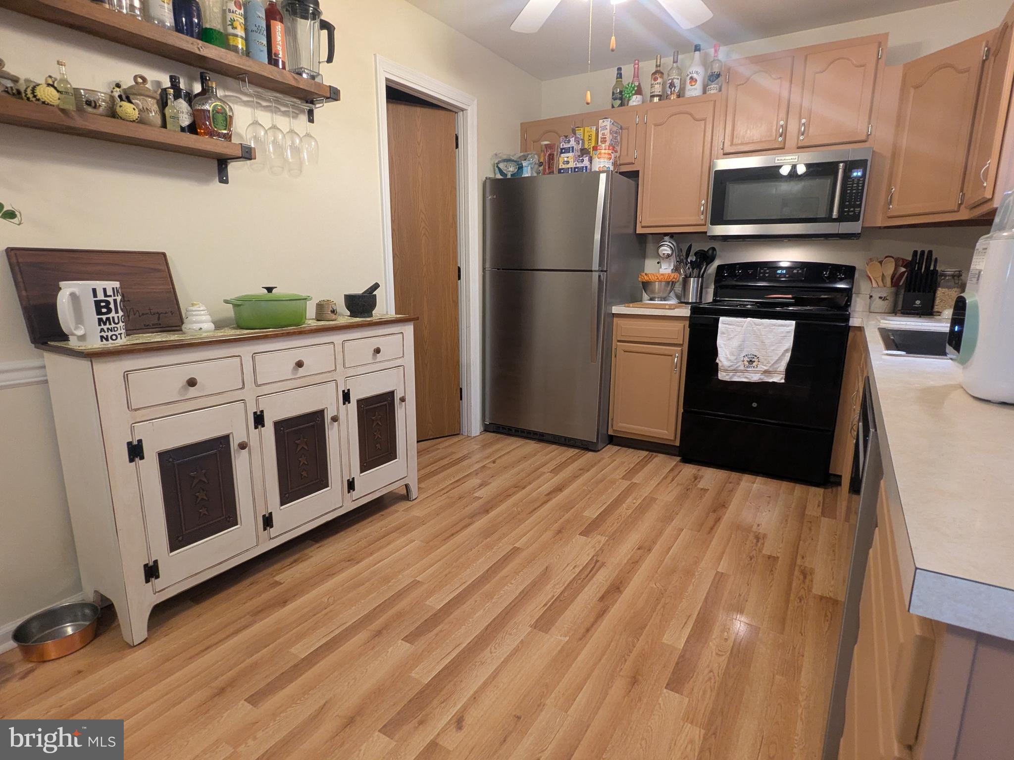COUNTRY RIDGE ESTA - Residential