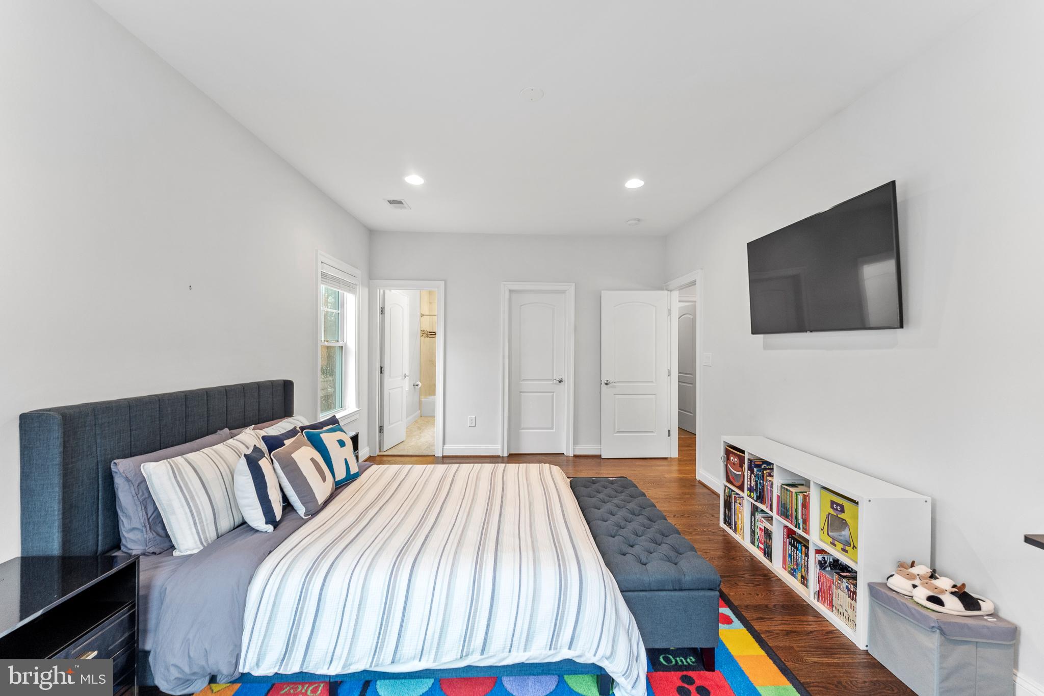 DUNN LORING WOODS - Residential