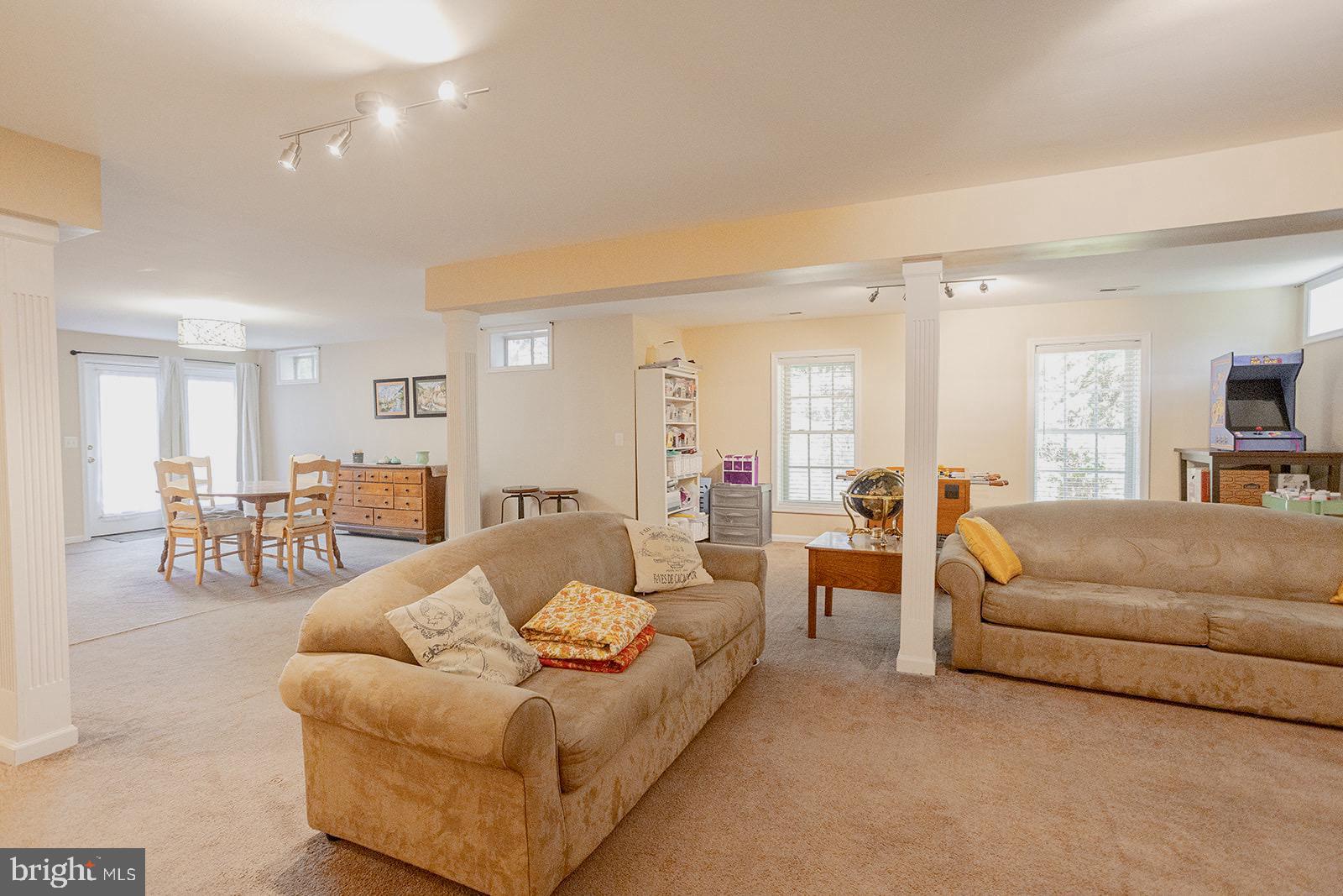 EDINBURG SQUARE - Residential