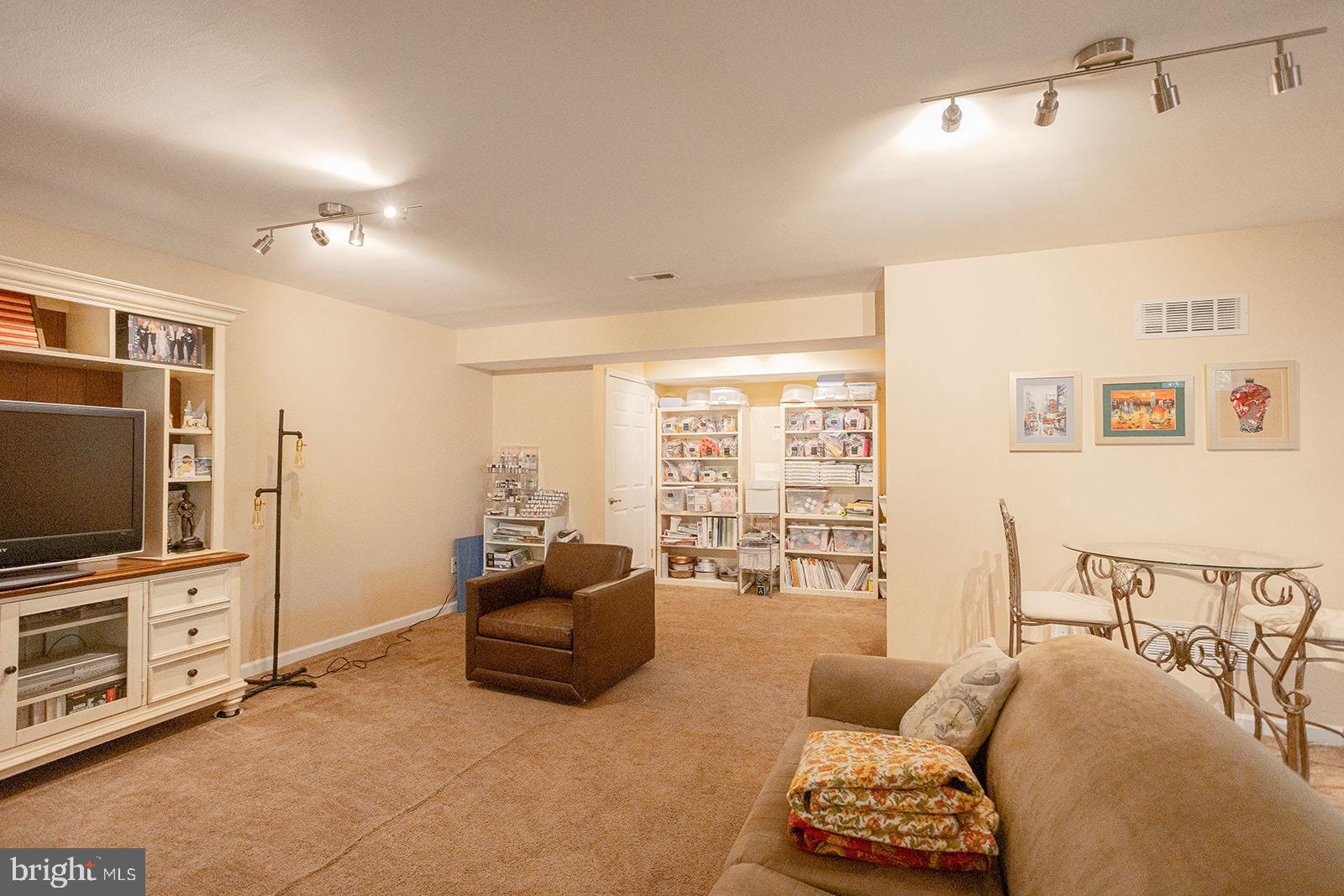 EDINBURG SQUARE - Residential